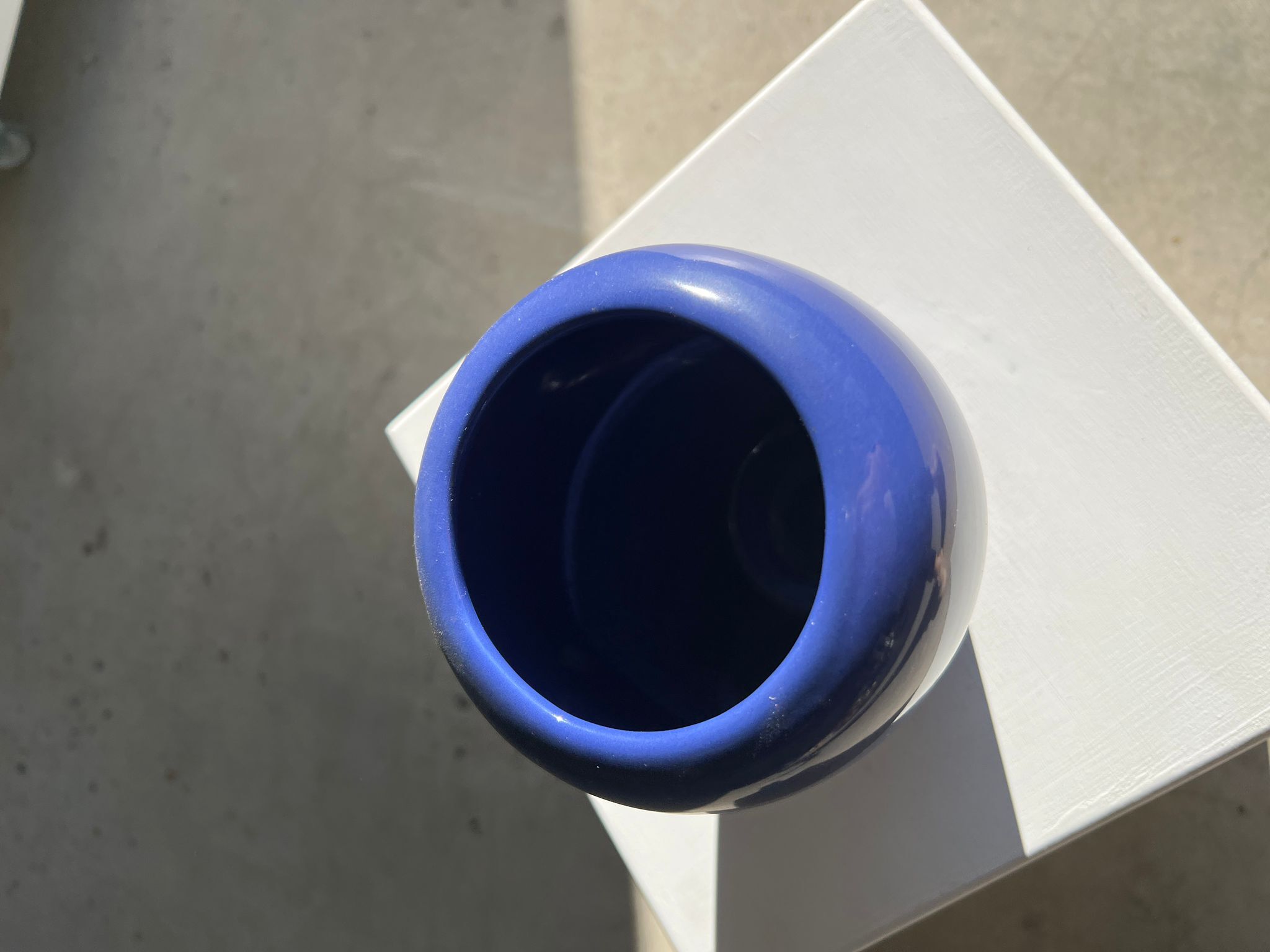 Modern vase oblong dark blue / dark purple H:19cm