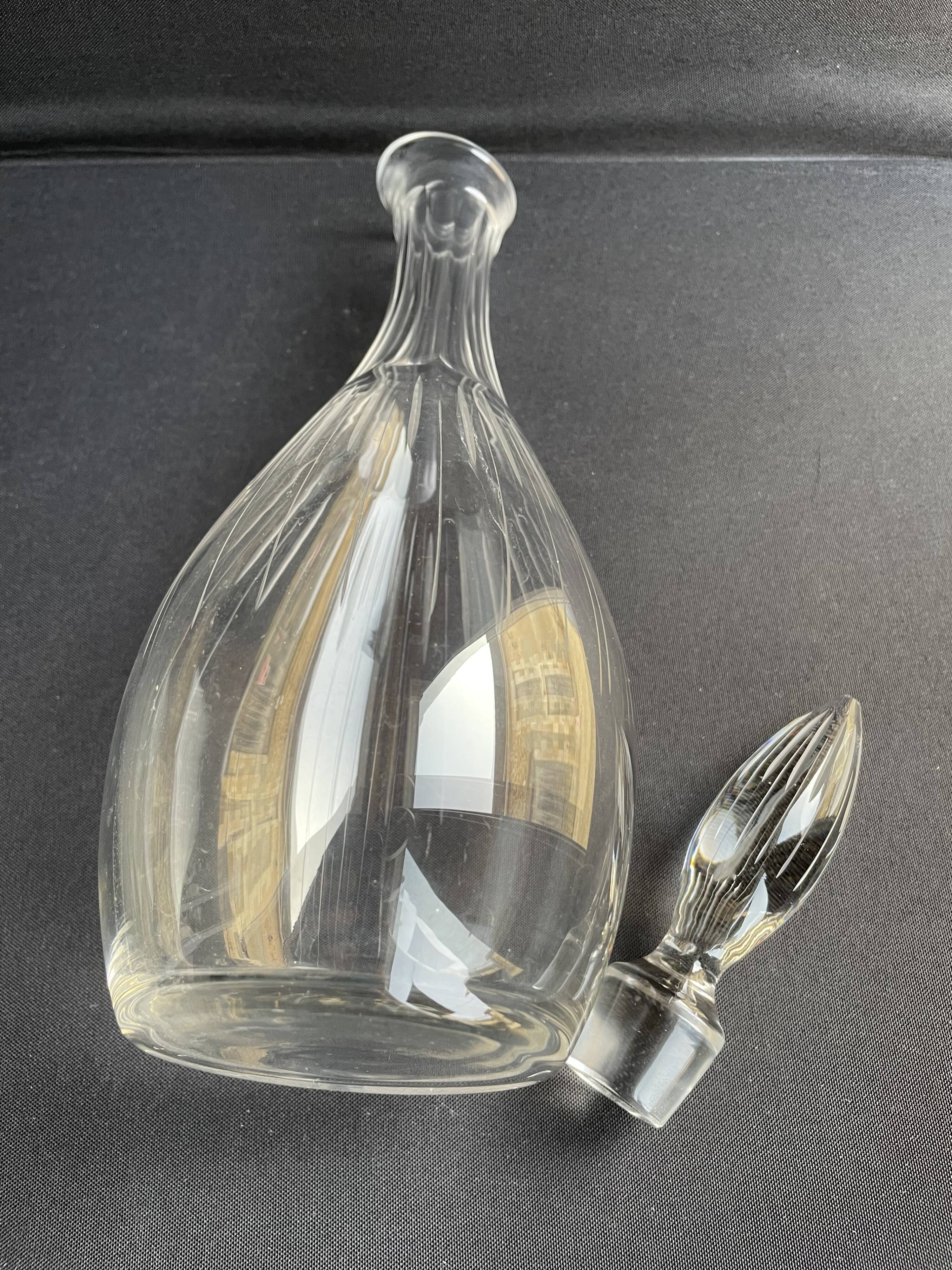 Carafe en cristal soufflé et taillé