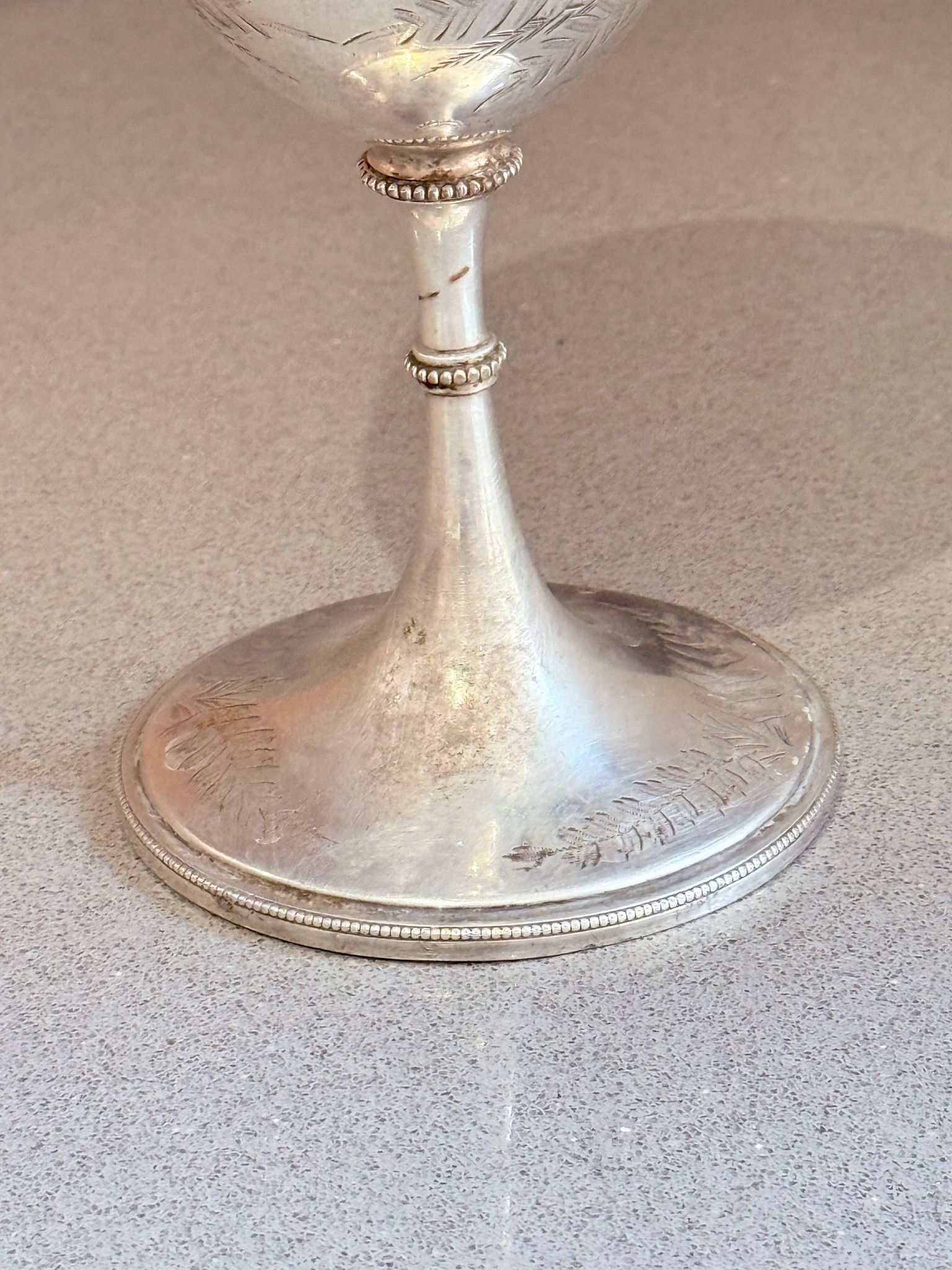 Gobelet en argent vintage gravé / Calice à vin décoratif