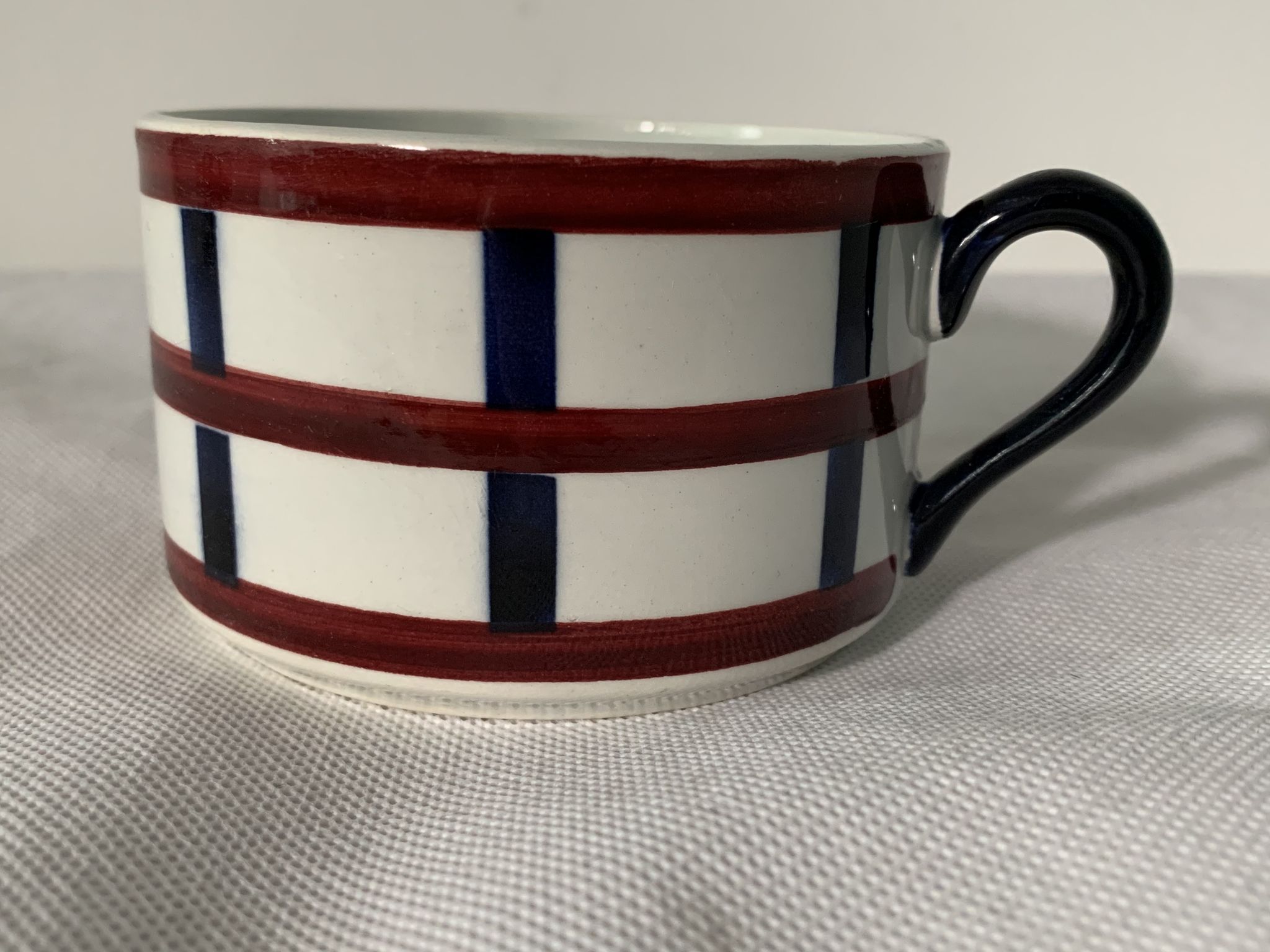 Pair of porcelain cups and cups Béarn HBCM Montereau