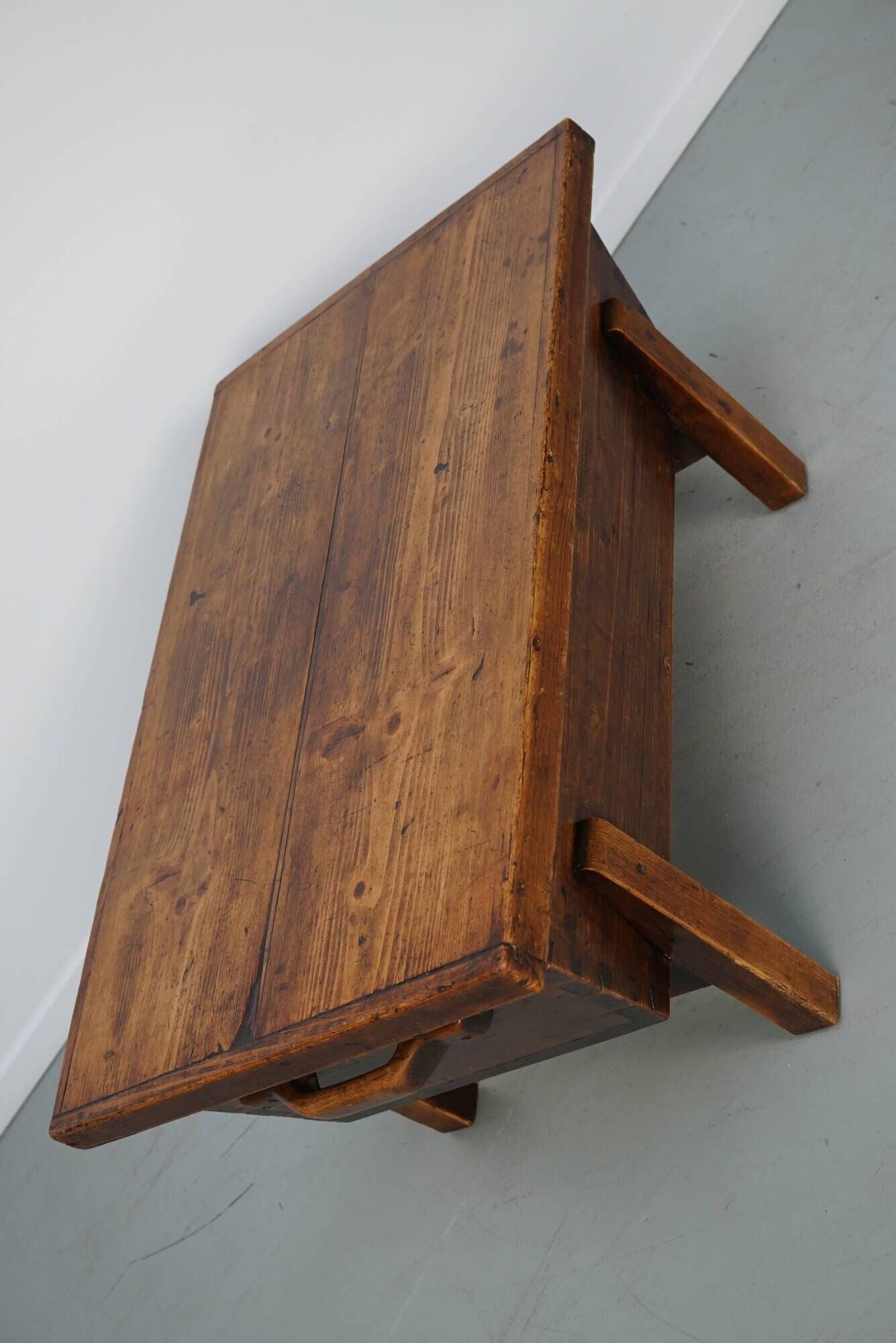 Table basse en pin rustique, style ferme français du début du 20e siècle