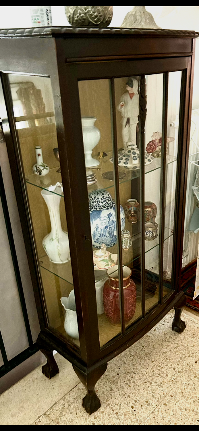 Romantic display cabinet
