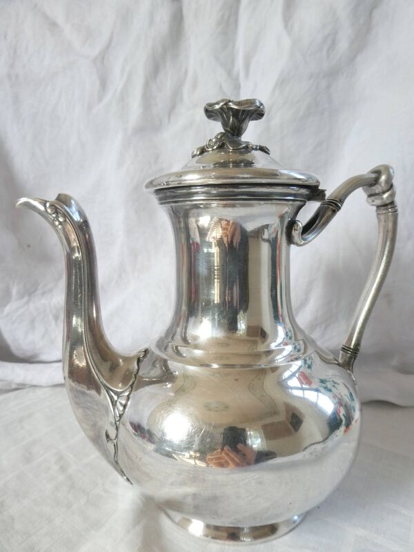 Théière Christofle, verseuse cafetière metal argenté XIXe art nouveau