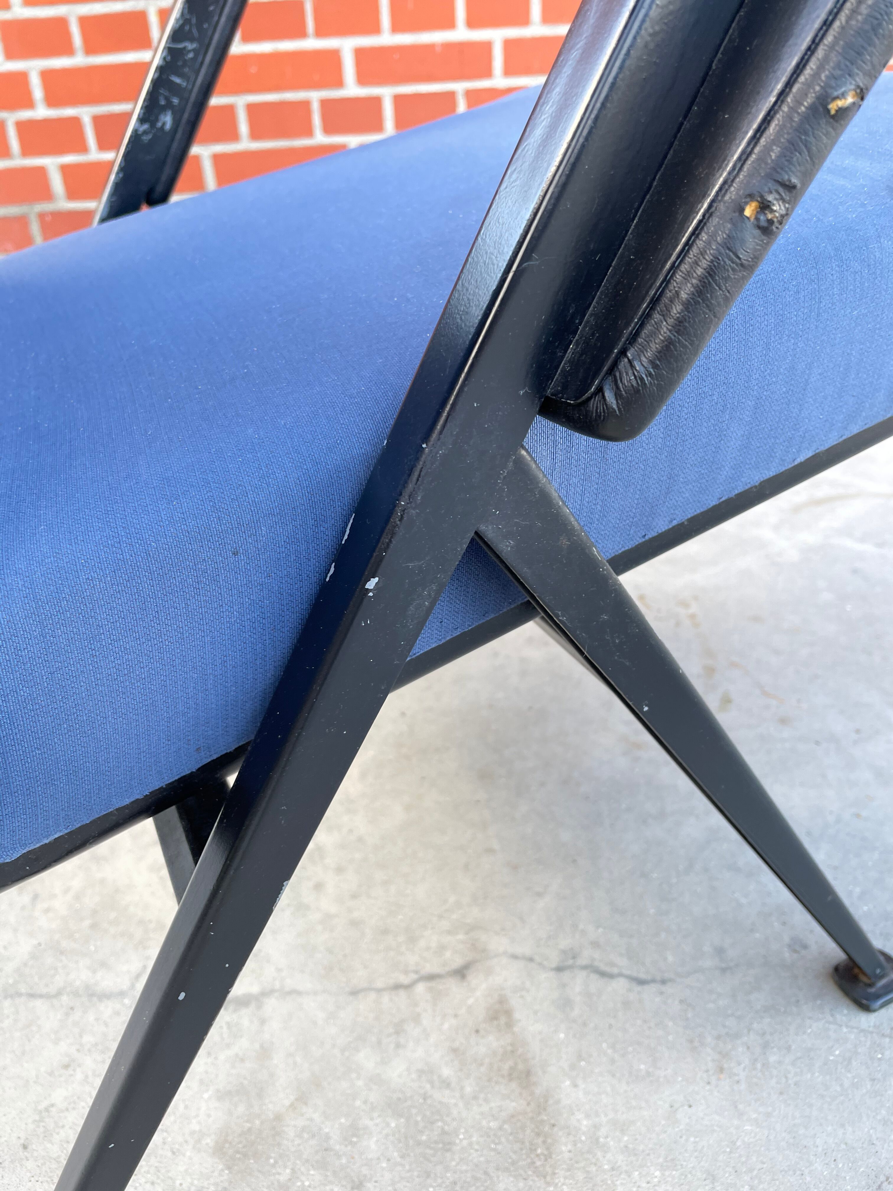 set of 2 Repose armchairs by Friso Kramer for Ahrend de Cirkel