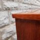 Table de chevet en bois vernis en placage