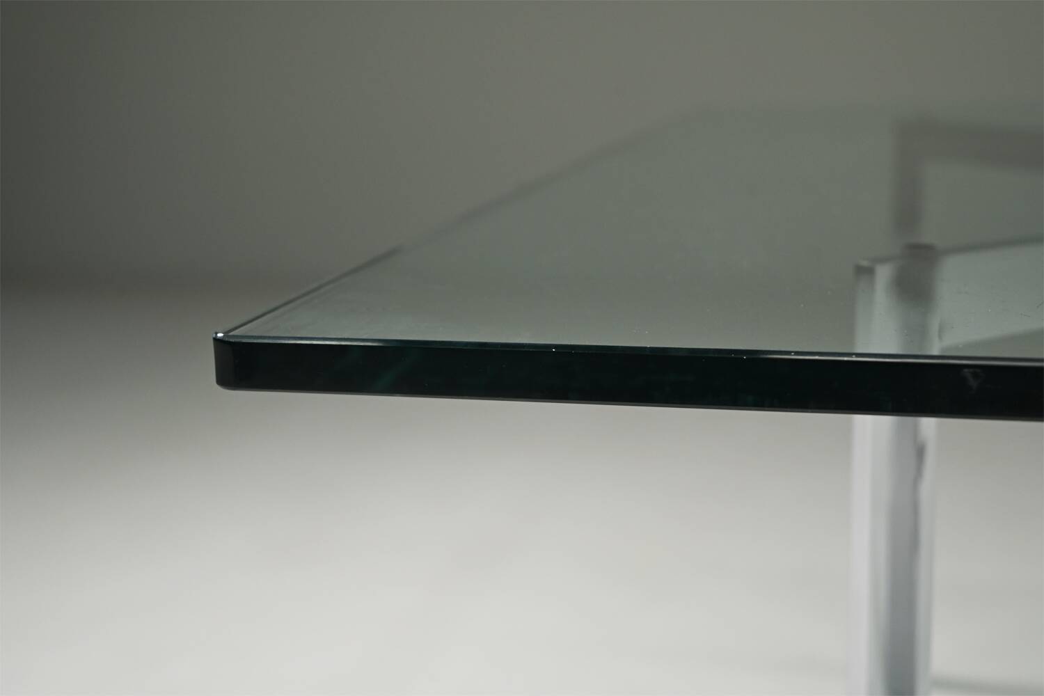 Table basse Original Barcelona par Ludwig Mies van der Rohe pour Knoll, 1920