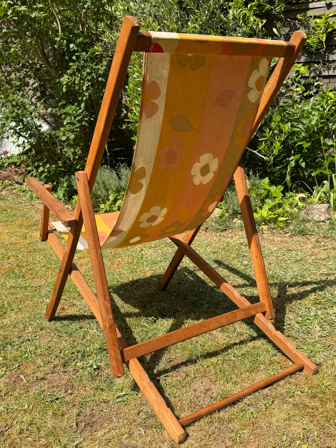 Vintage "Flower Power" Deckchair – 1970s Floral Fabric
