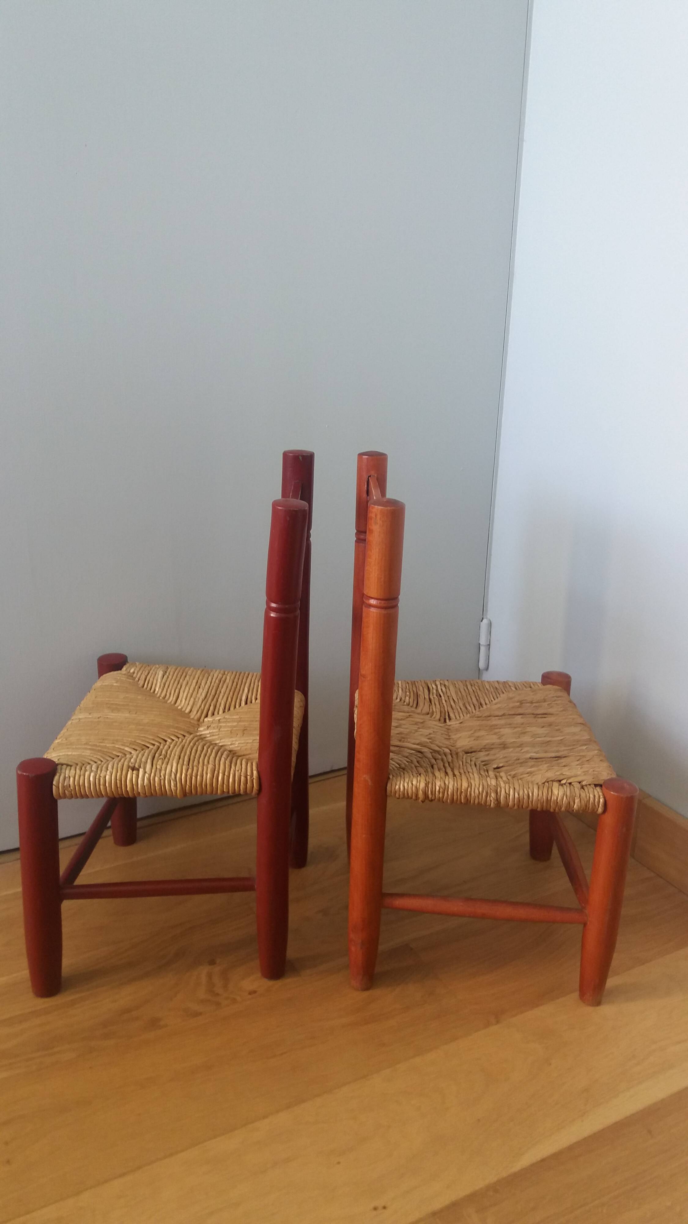 Children's straw chairs made of wood and straw.