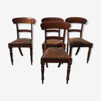 Une série de 4 chaises en acajou avec galettes en cuir 19 eme en bon etat