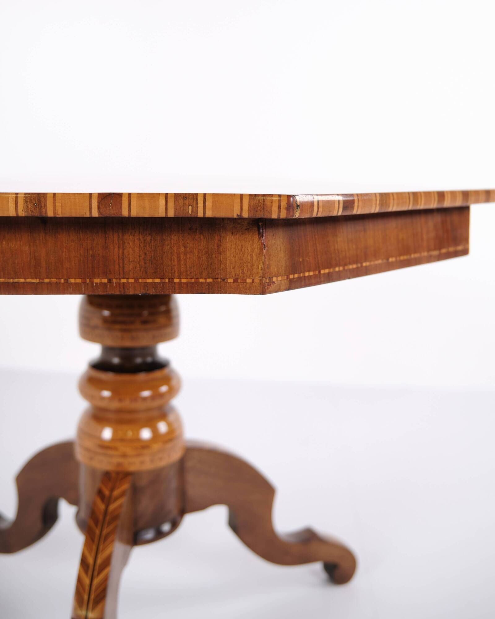 Octagonal column table - lamp table - decorated with intarsia - Italy - 1850s