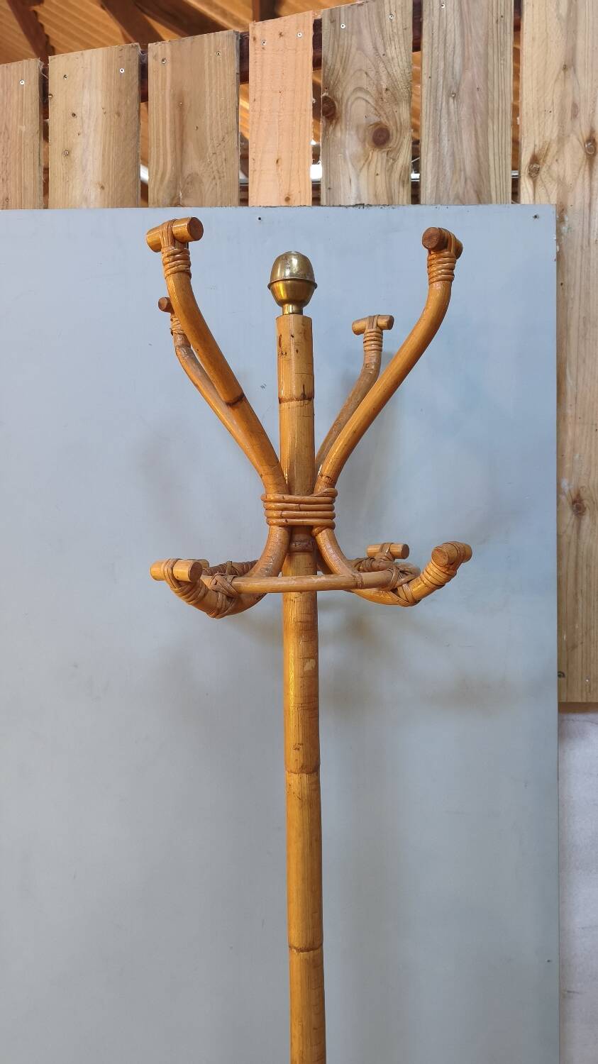 Vintage "parrot" coat rack in bamboo and rattan