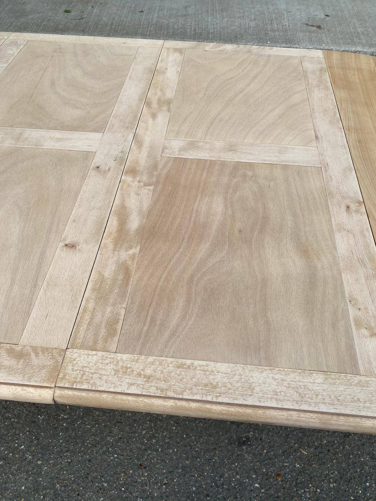 Table à manger ronde pied central extensible décapée en bois massif 3 rallo