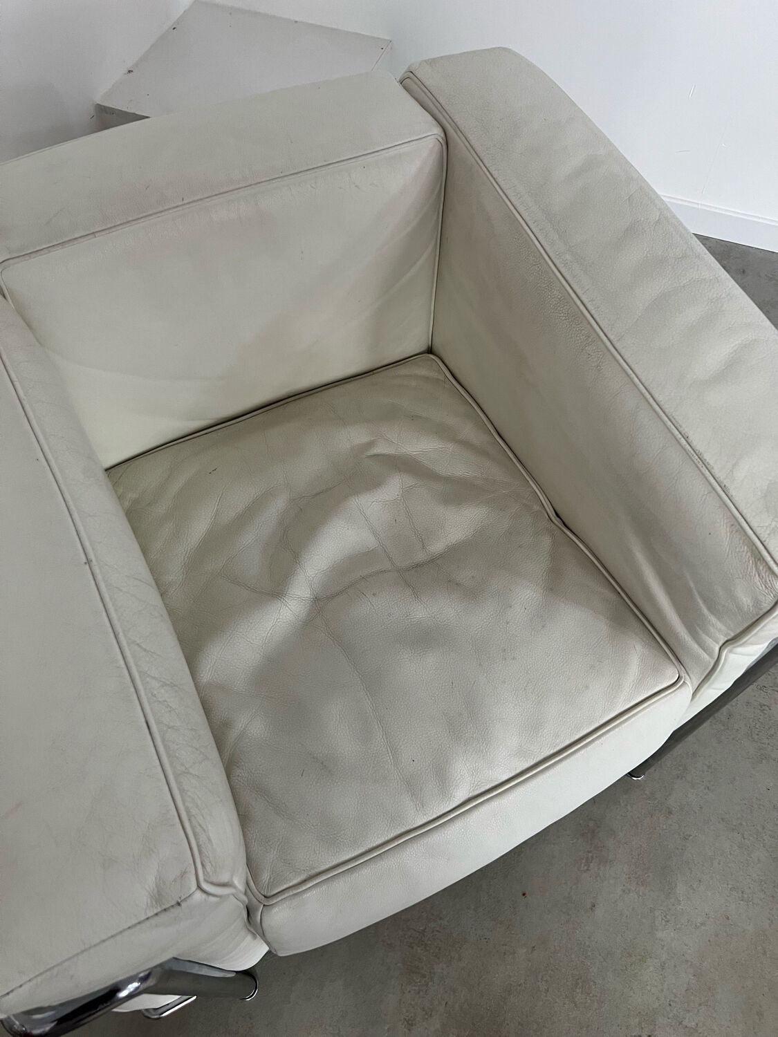 Armchair LC2 design Le Corbusier for Cassina
