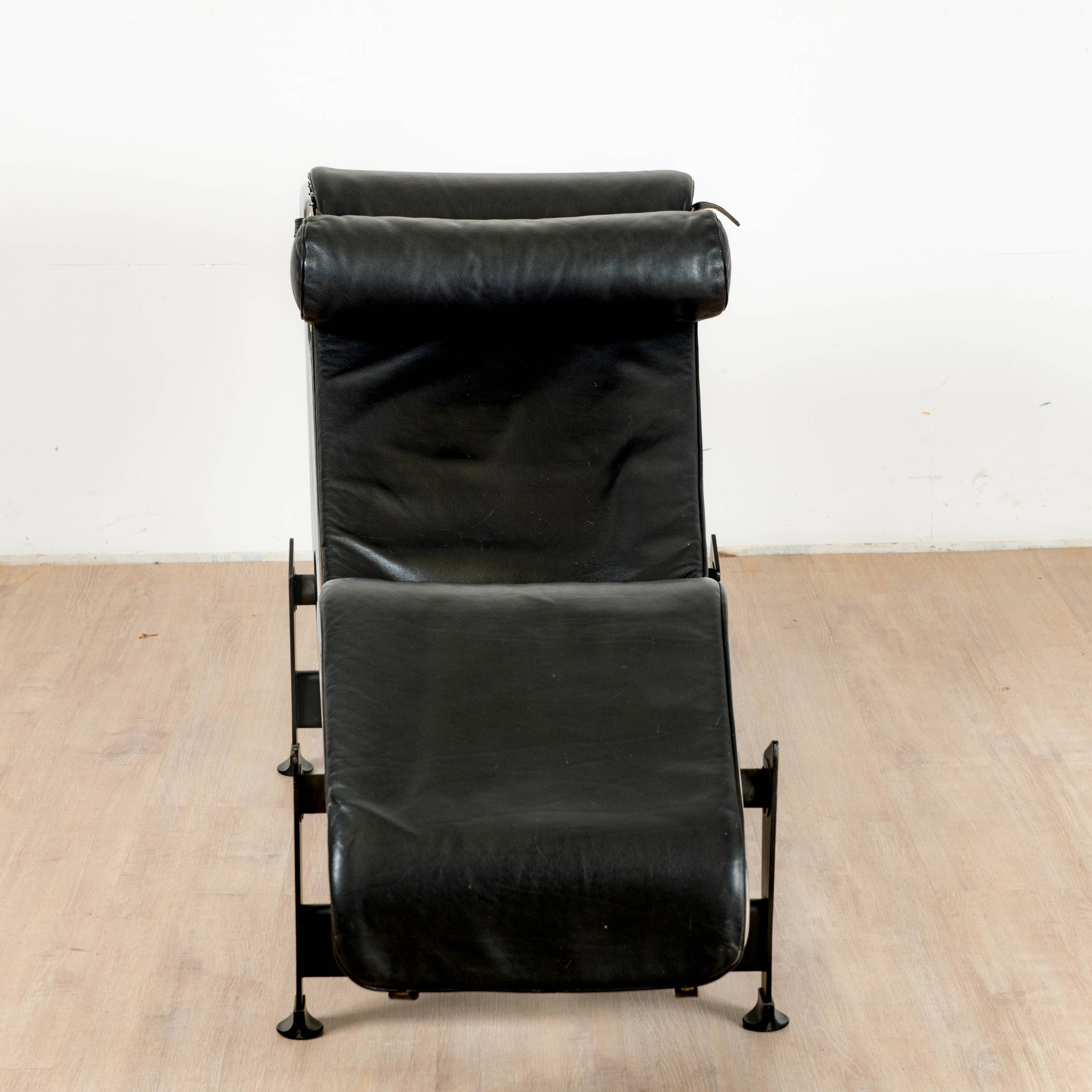 "LC4" lounge chair, Le Corbusier, Pierre Jeanneret, Charlotte Perriand, Cassina publishers