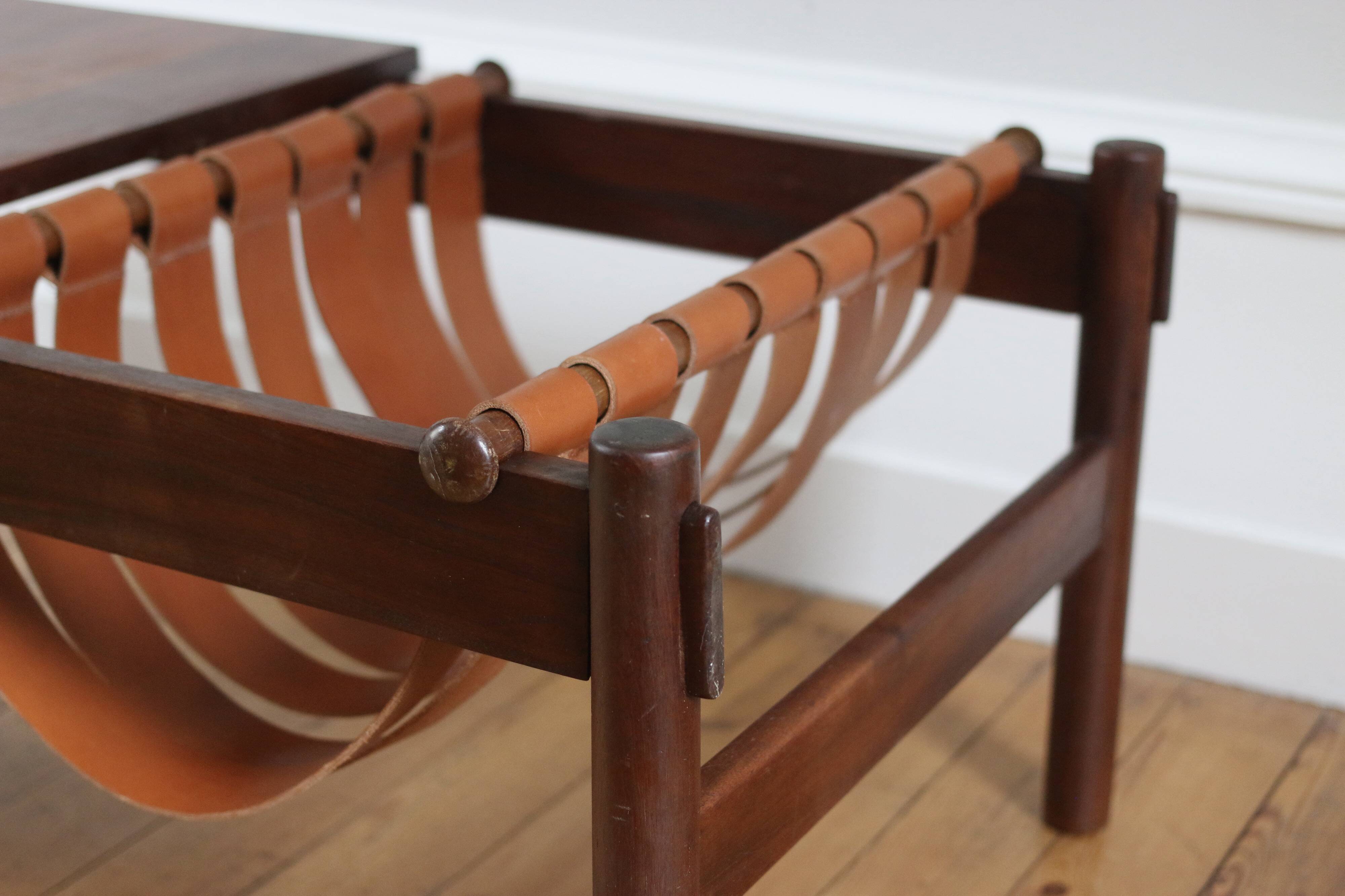 Table basse vintage palissandre et cuir Dujo Cuba 1970
