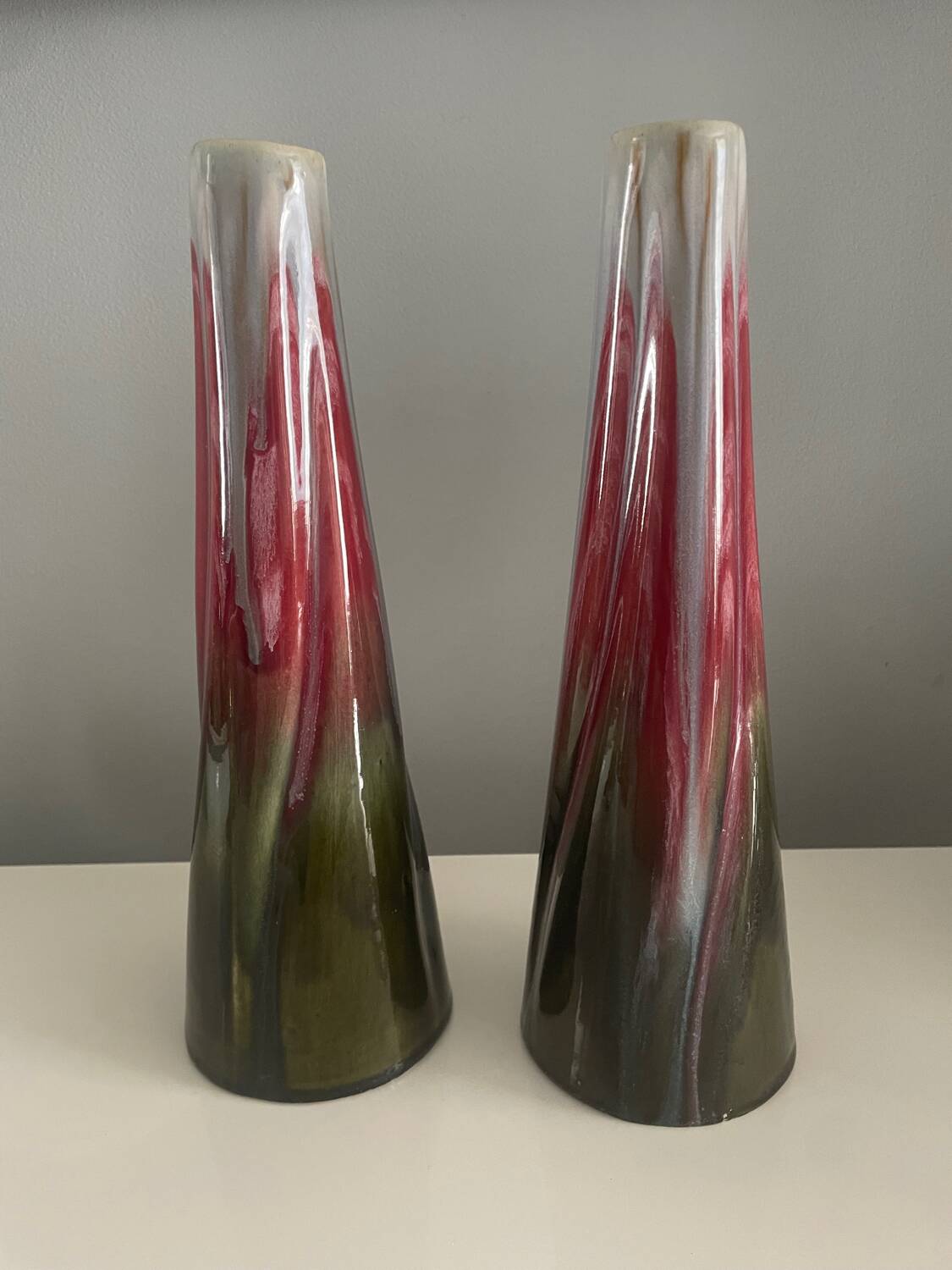 2 ceramic vases
