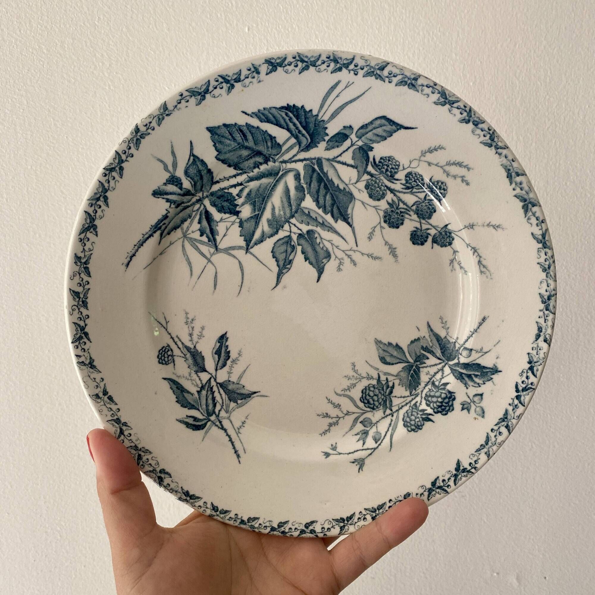 Set of 8 vintage flat ironstone plates - Mismatched -