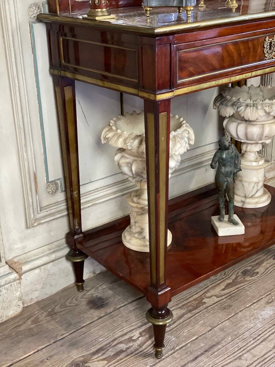 Bonheur du jour in mahogany and brass inlay, late 18th century