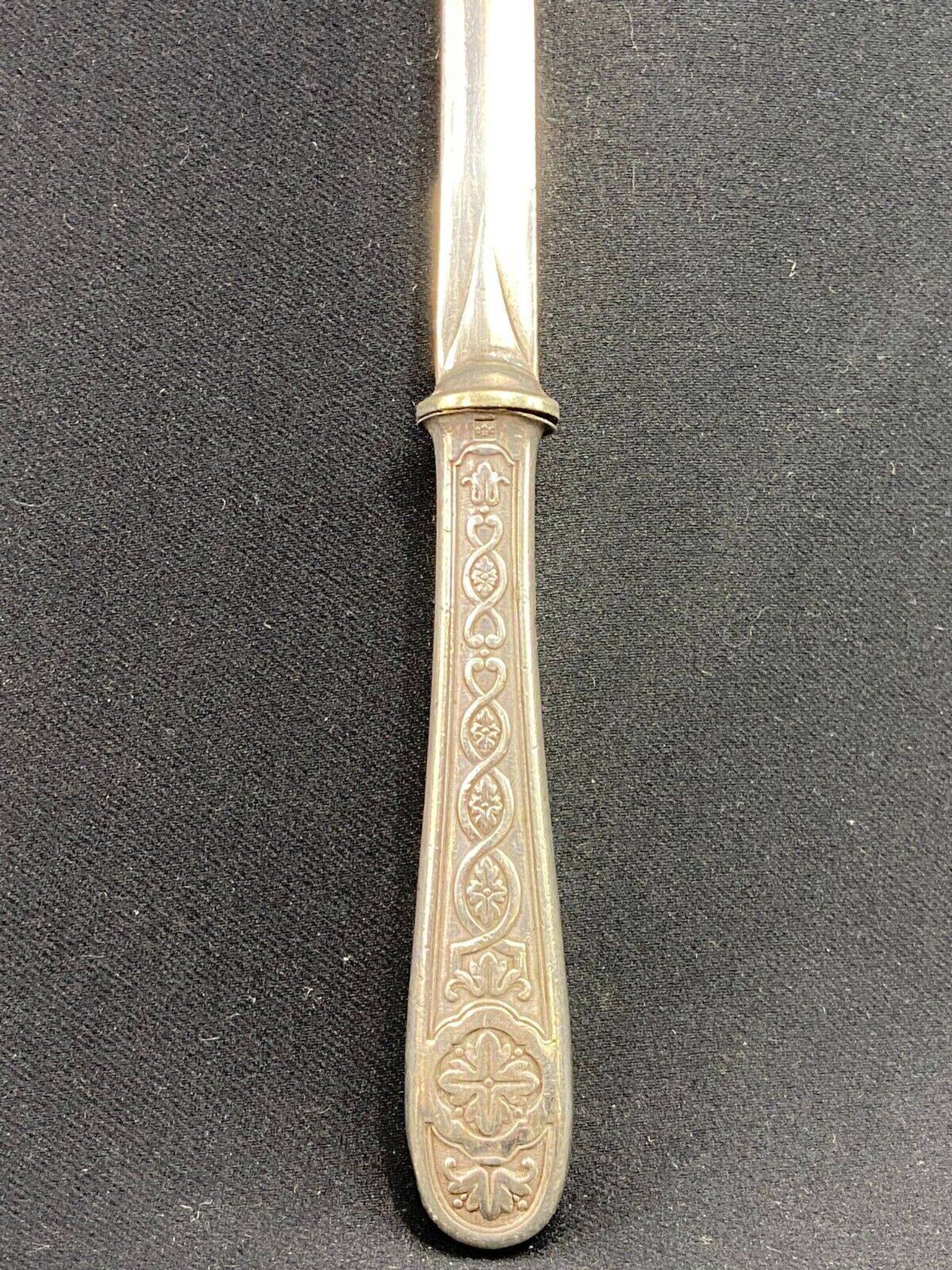 Coupe-papier ouvre-lettre en métal argenté de style Louis XIV