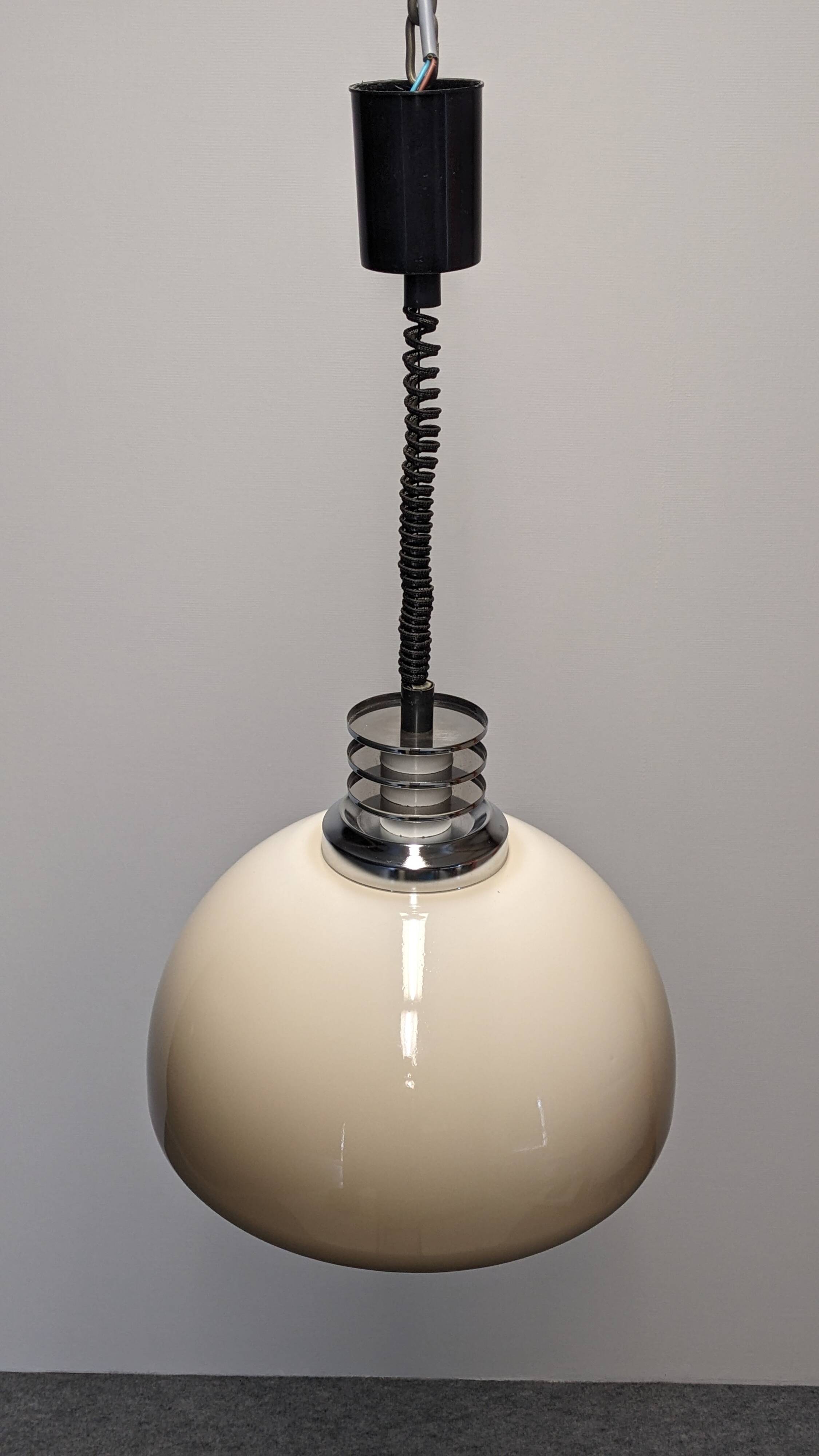 Adjustable suspension Space age dlg Harvey Guzzini, Italy circa 1970