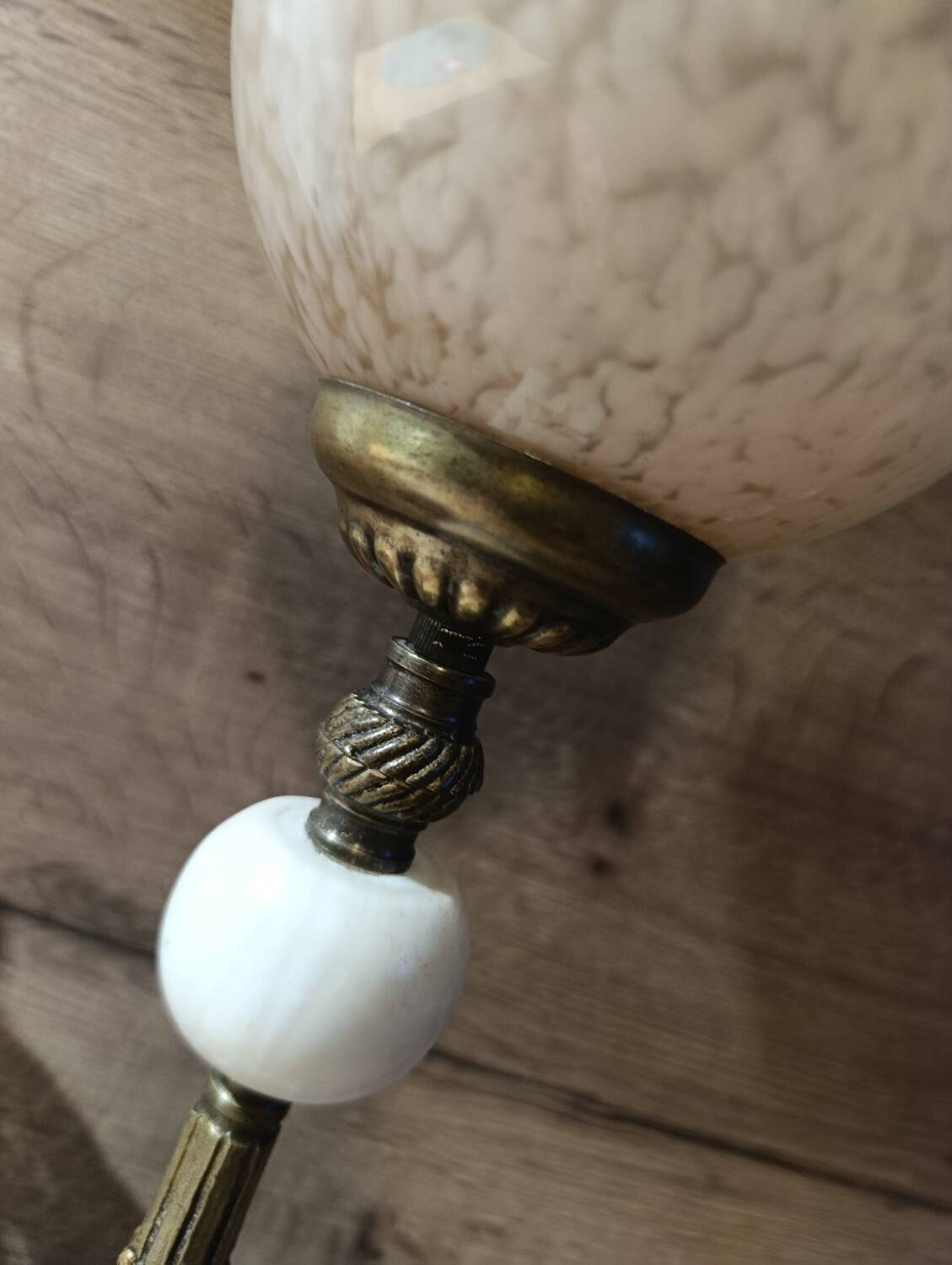 Art Deco lamp 1930 brass, alabaster, Clichy pink glass globe