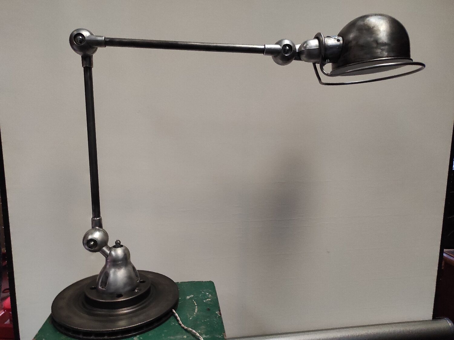 Workshop lamp Jieldé 2 industrial arm patina graphite rifle barrel