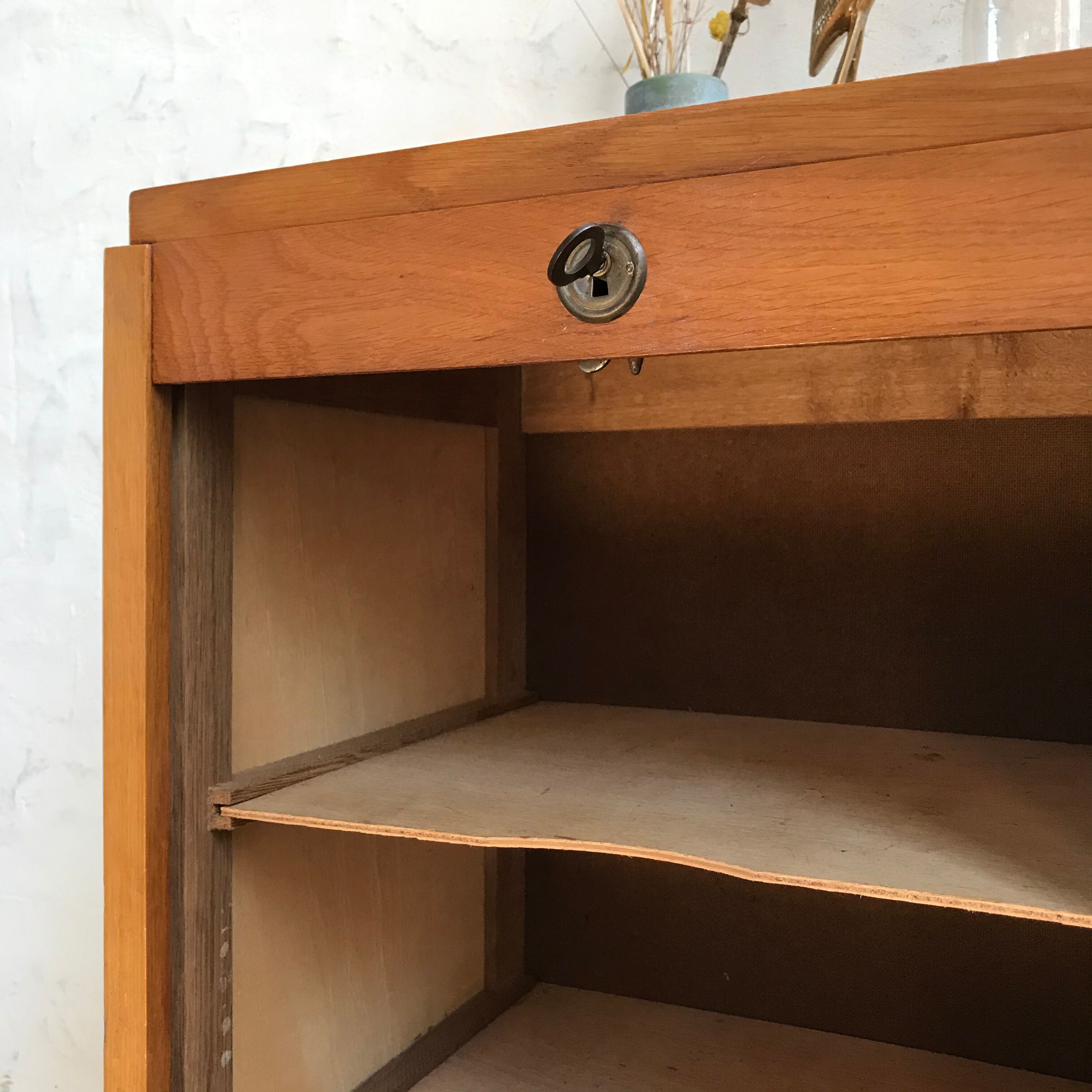 Curtain binder cabinet