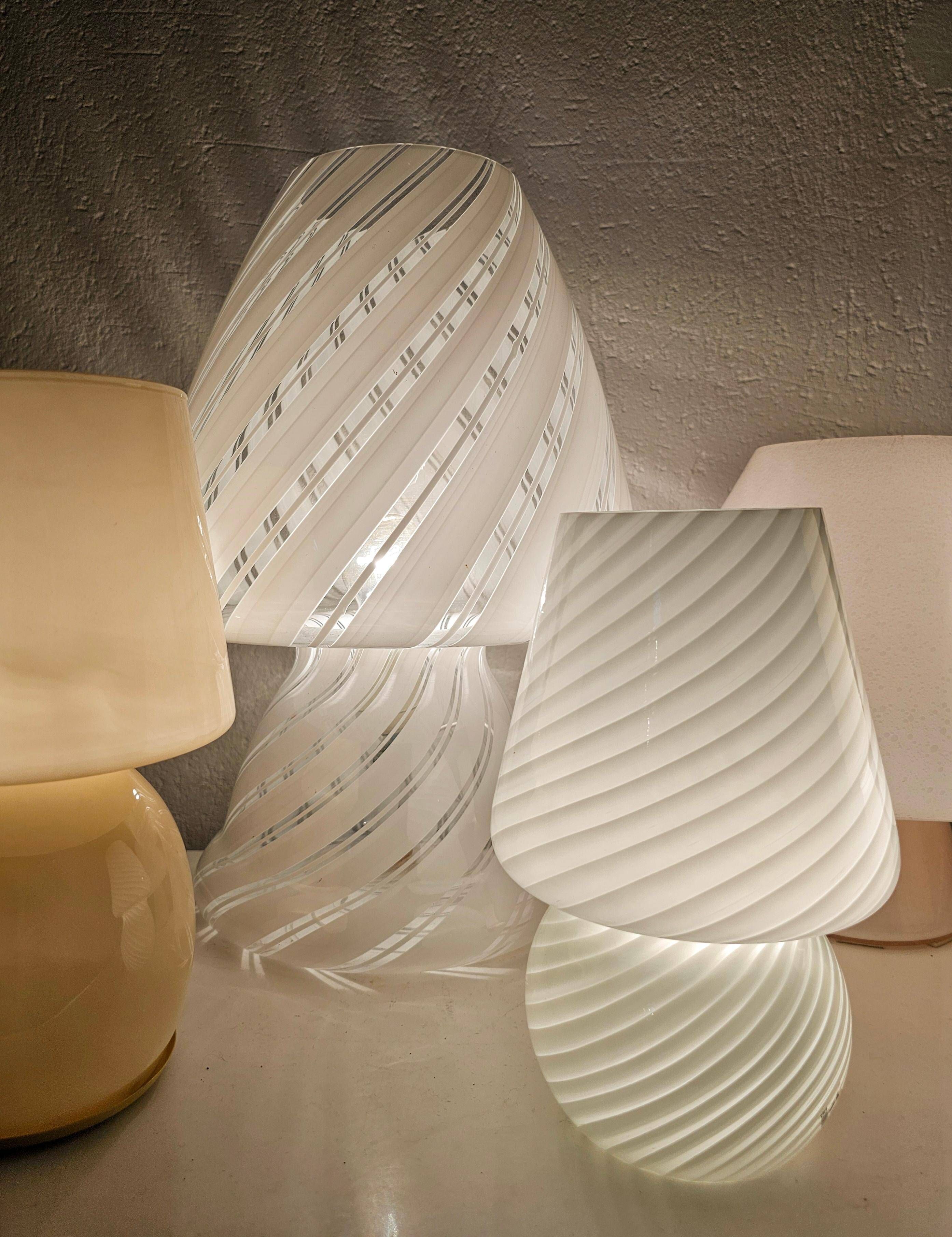 Set of 5 Mid-Century Modern mushroom table lamps in Murano glass.