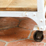 Industrial stele on wheels