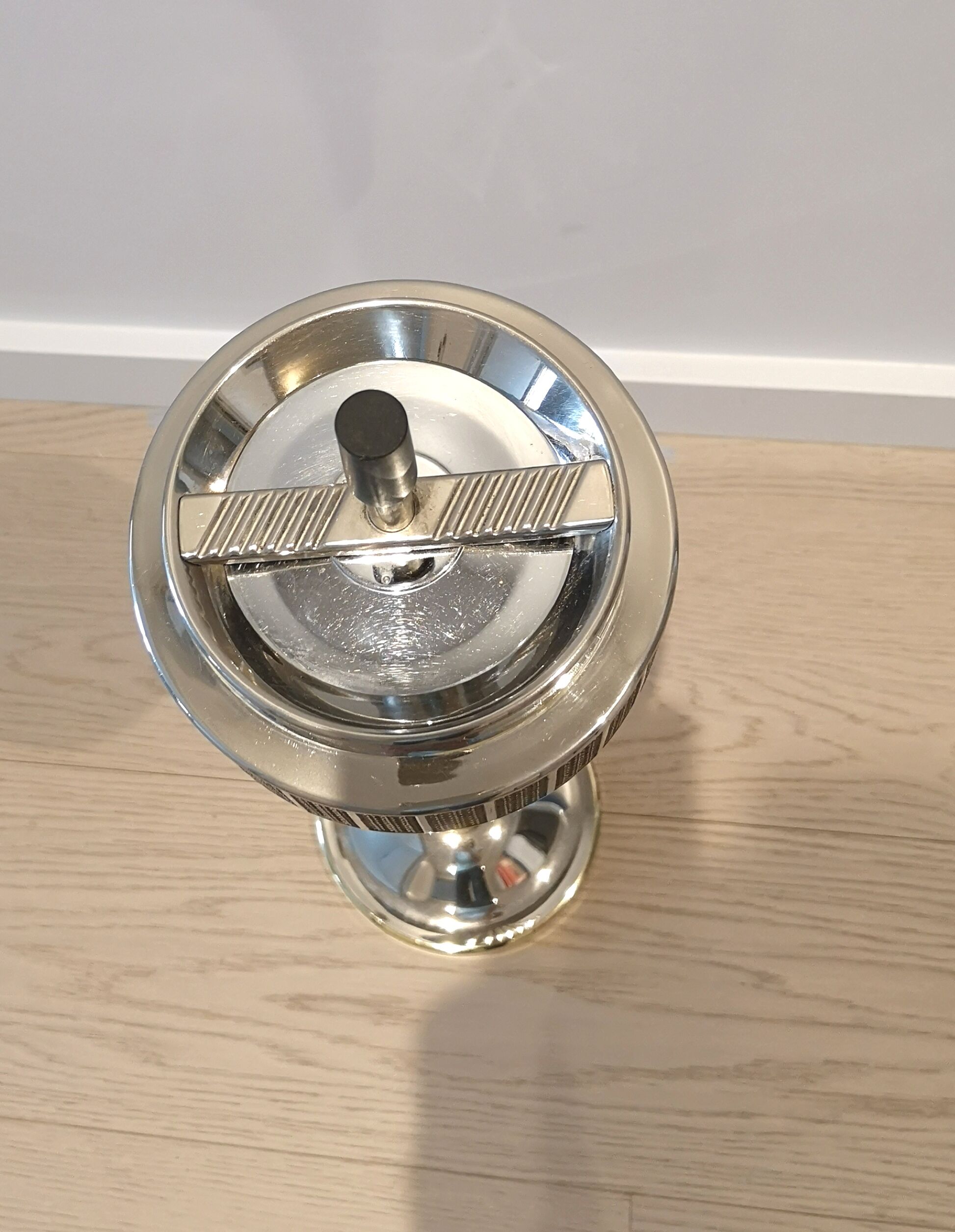 Standing roller ashtray 50s