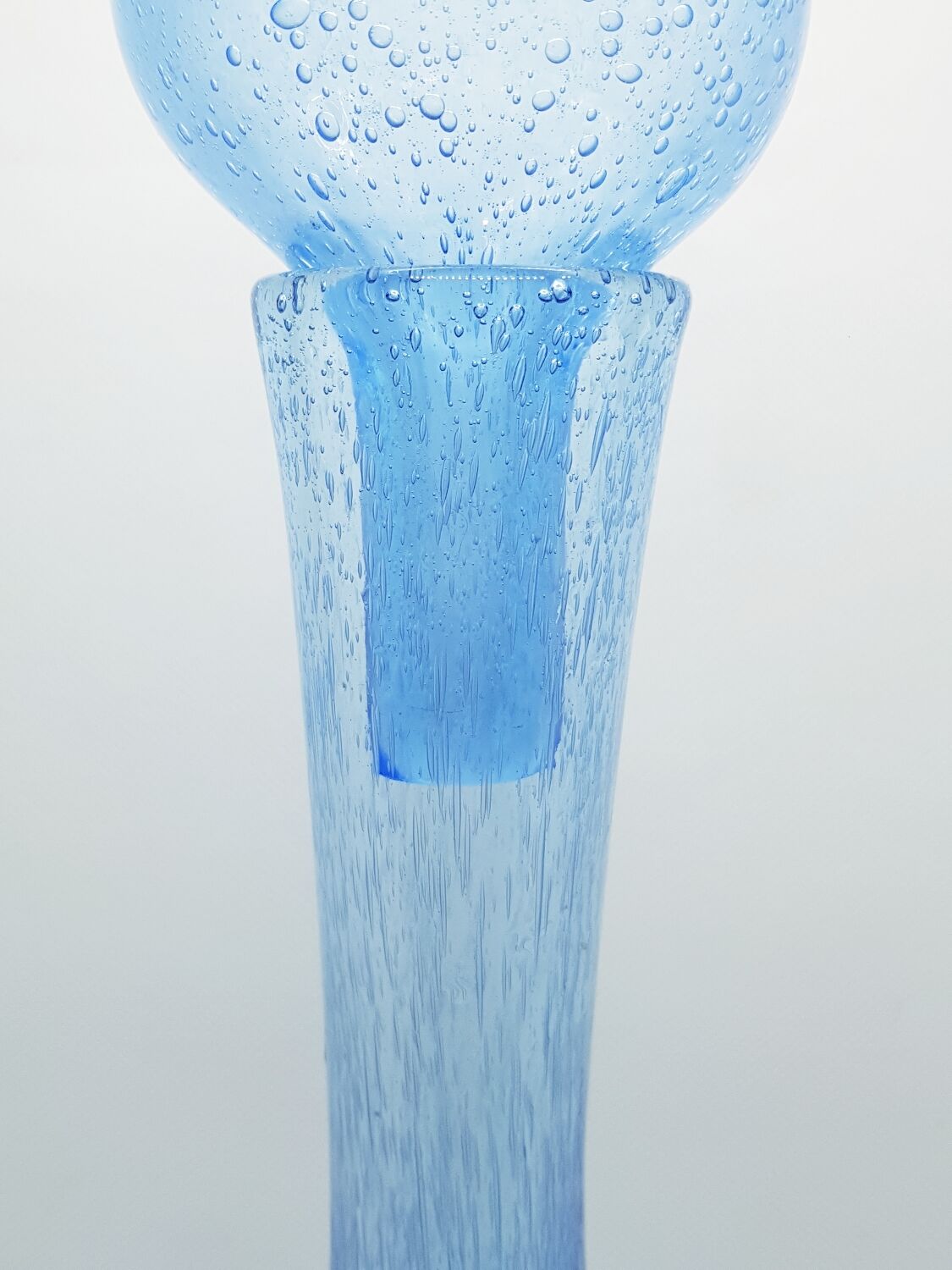 Carafe mauve soufflée à la main