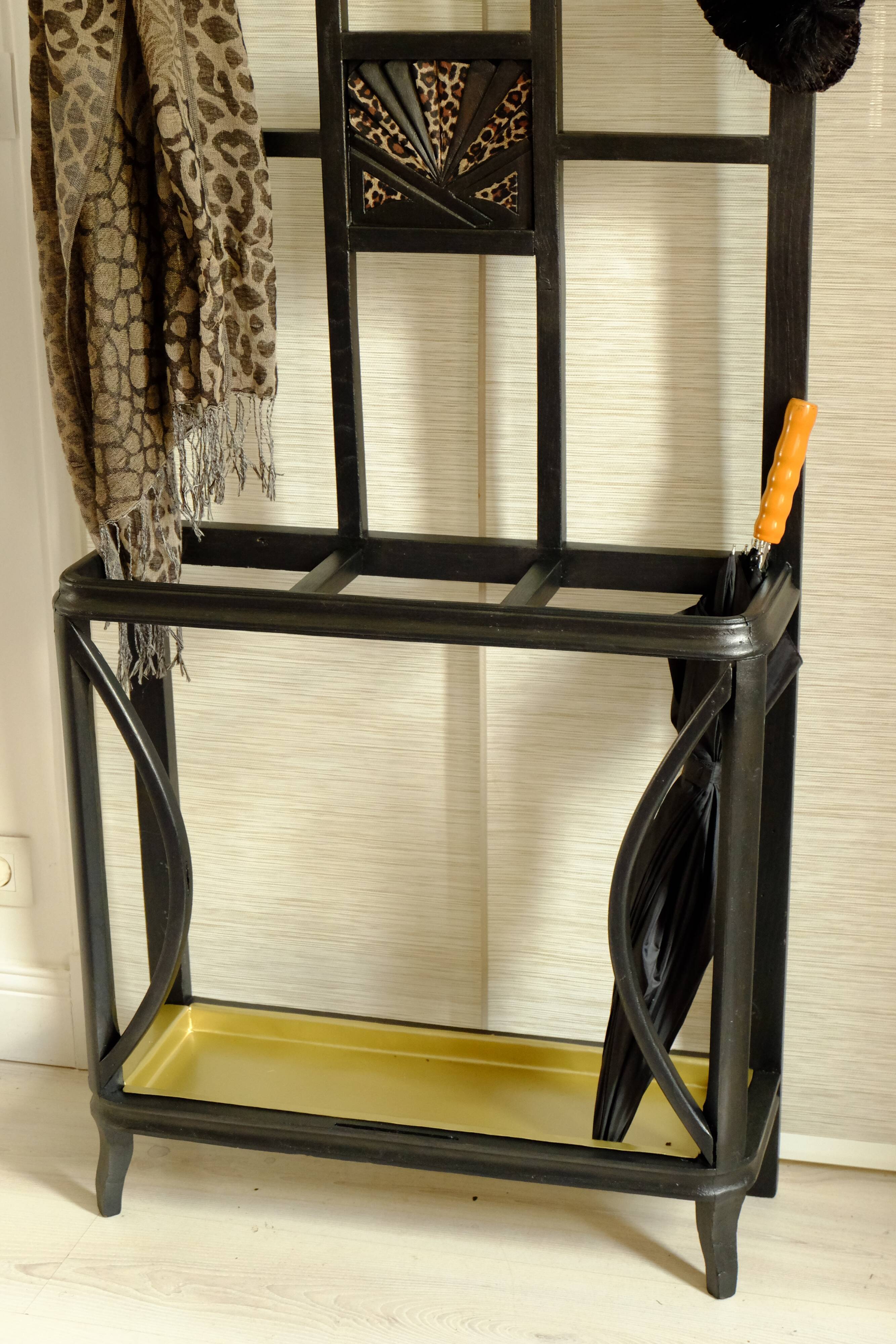Art-deco coat rack wardrobe