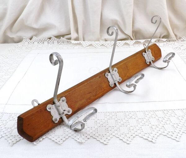 Porte-manteau et porte-chapeaux ancien à 3 crochets en bois et métal, style rustique français, accessoire de salle de bain, France