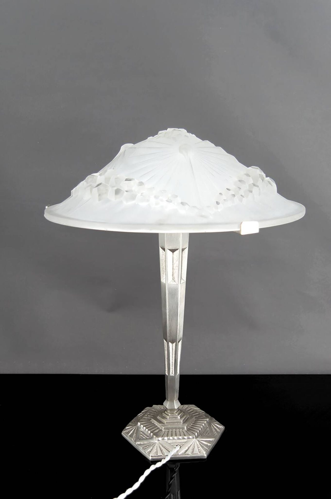 Important Art Deco lamp, nickel-plated bronze, Schneider glass, Fr, c. 1930