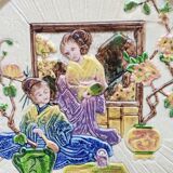 Plat décor Geishas faïence anglaise Bretby