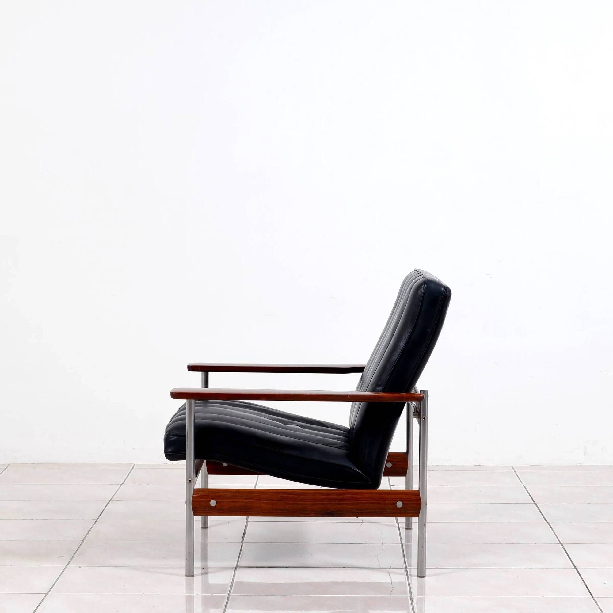 Fauteuil "1001" de Sven Ivar Dysthe pour Dokka Mobler
