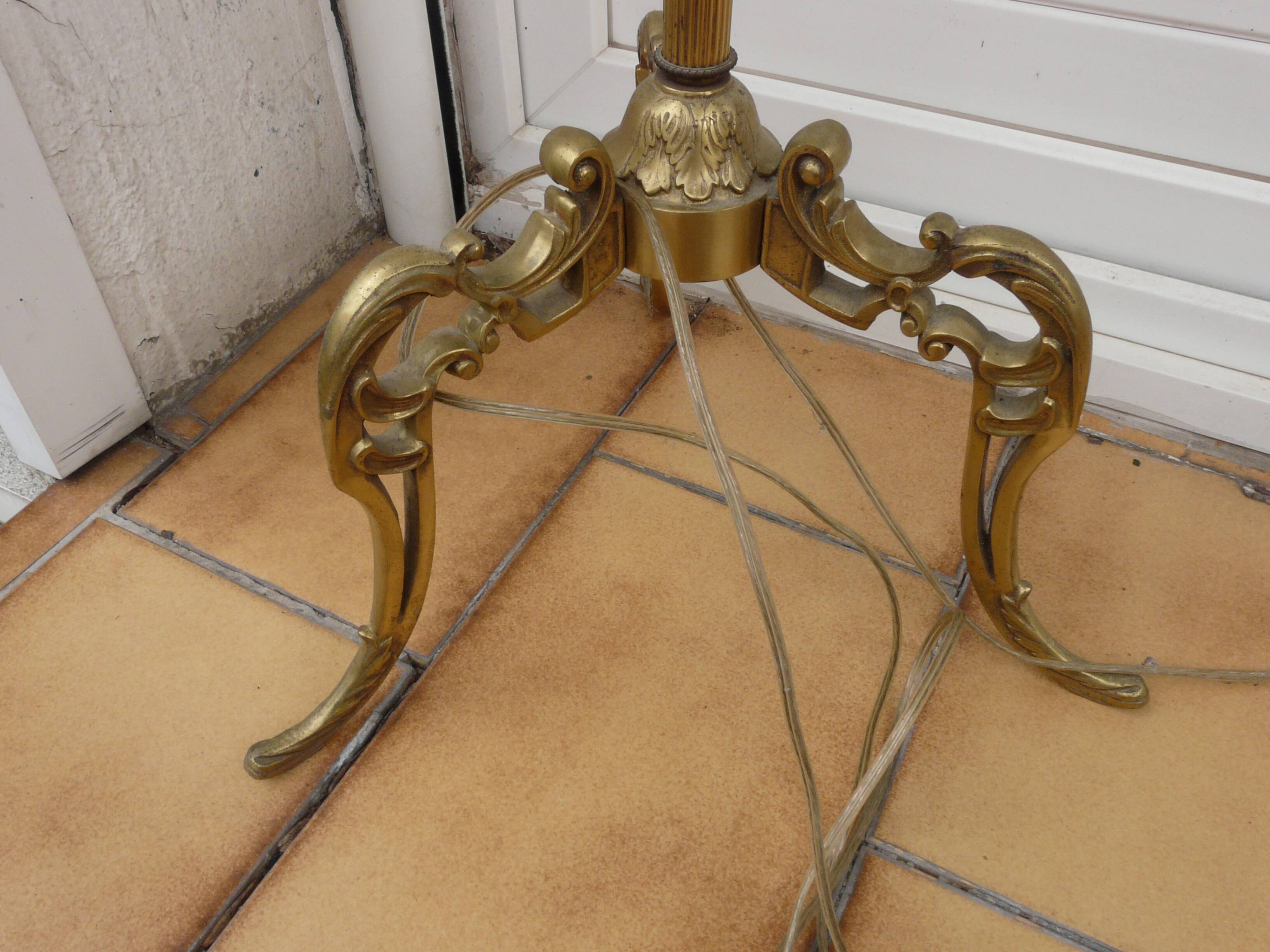 Lampadaire tripode années 50 en laiton et bronze doré