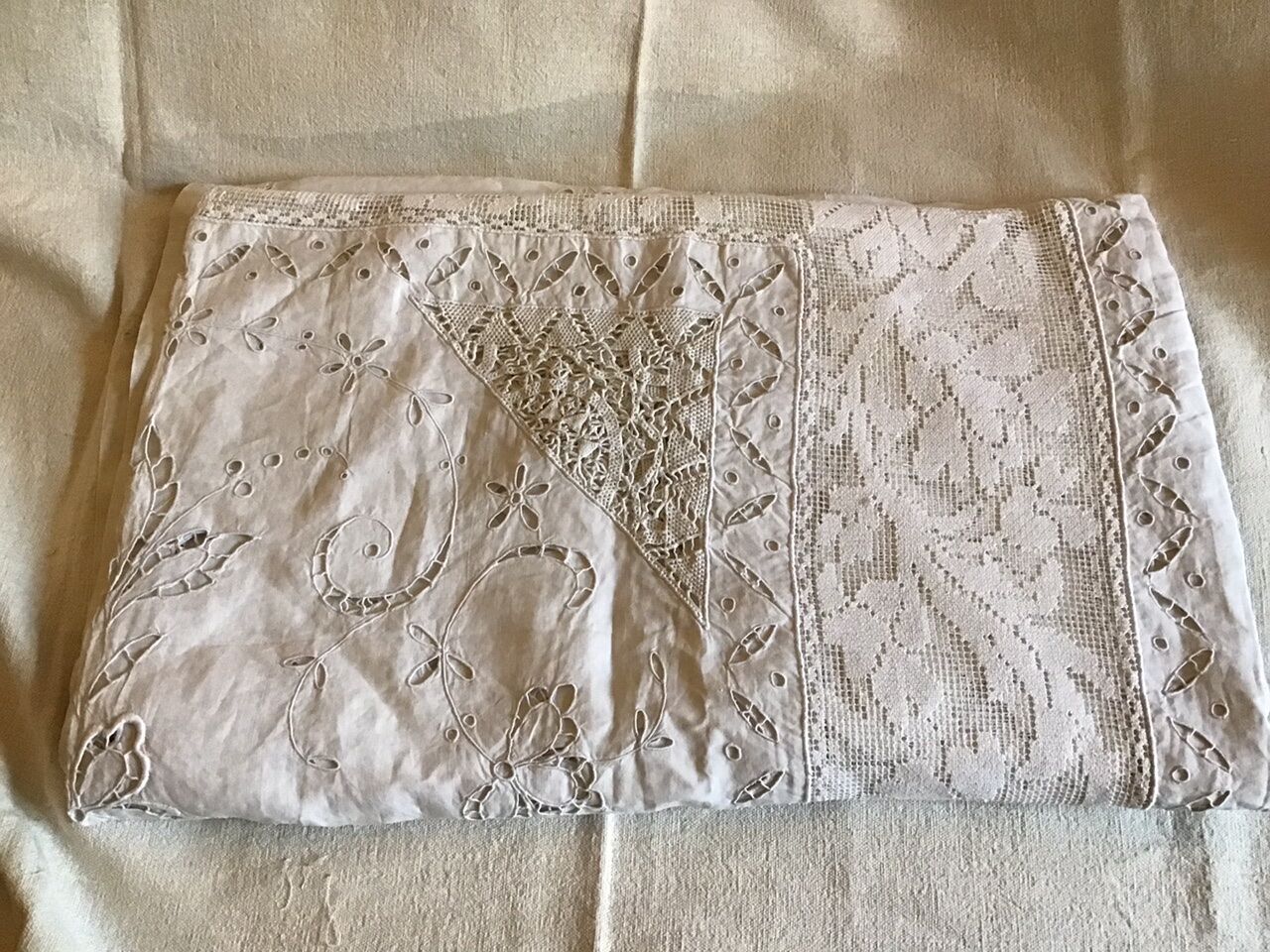 Large ceremonial tablecloth 280x280