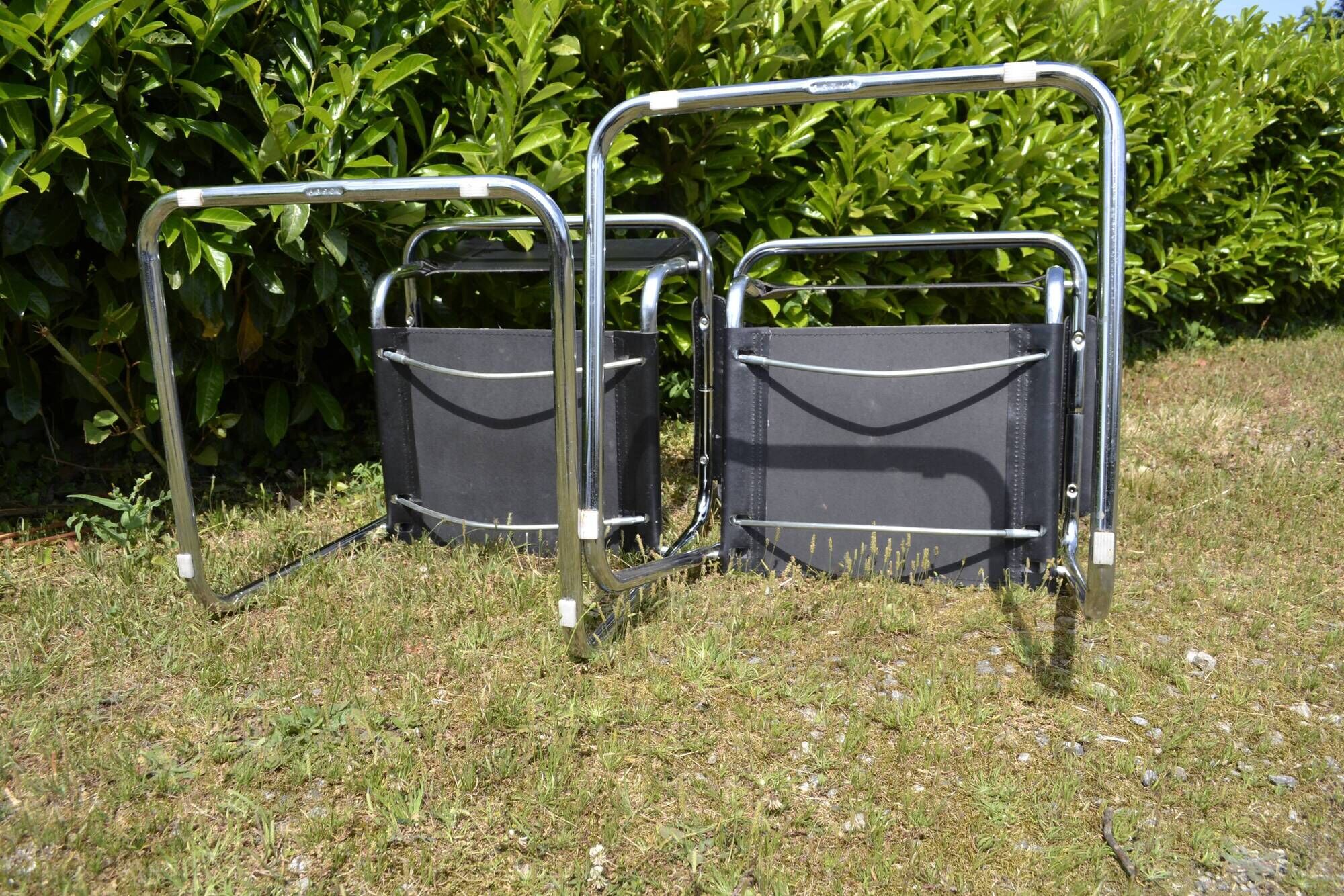 Set of 2 Cantilever style chairs in steel and skai