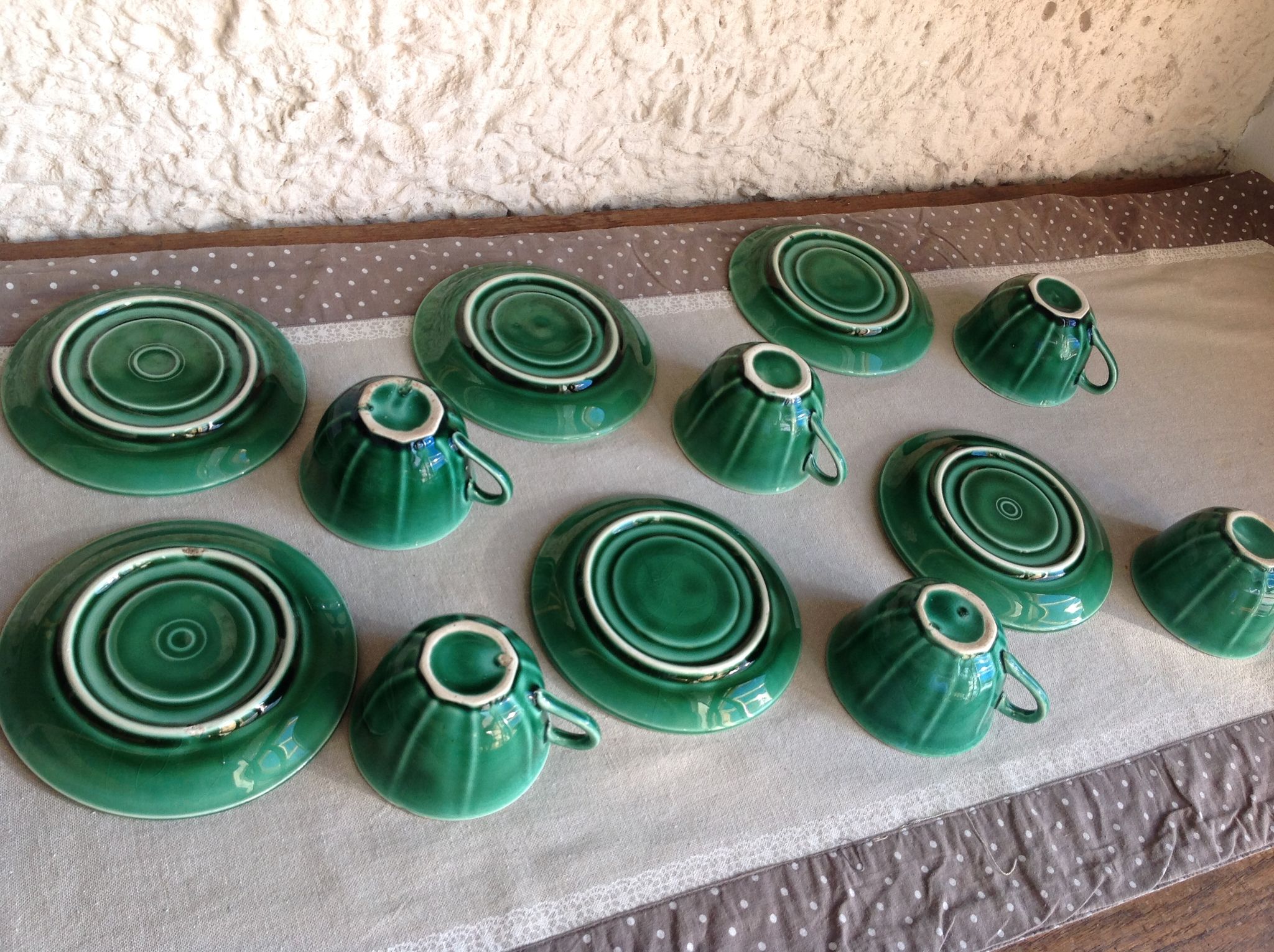 Suite of six cups and saucers green / vintage 50-60 years