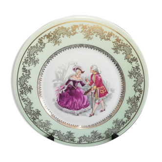 Assiette vert pâle scène galante Limoges
