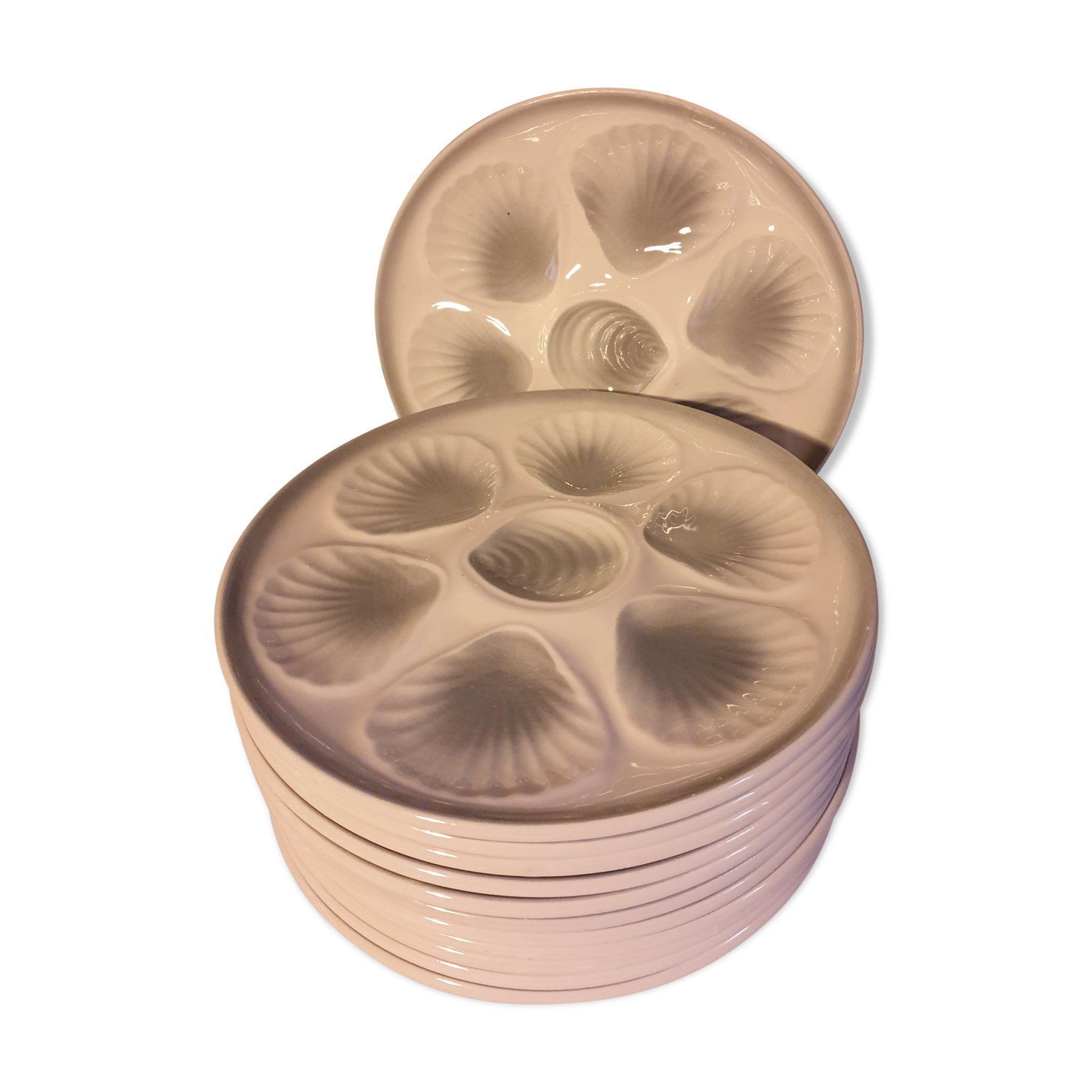 Suite of 12 oyster plates