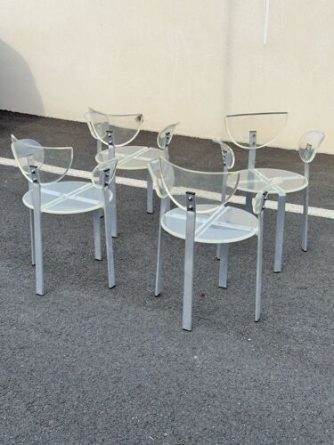 Serie de 4 chaises plexiglas et métal des années 80