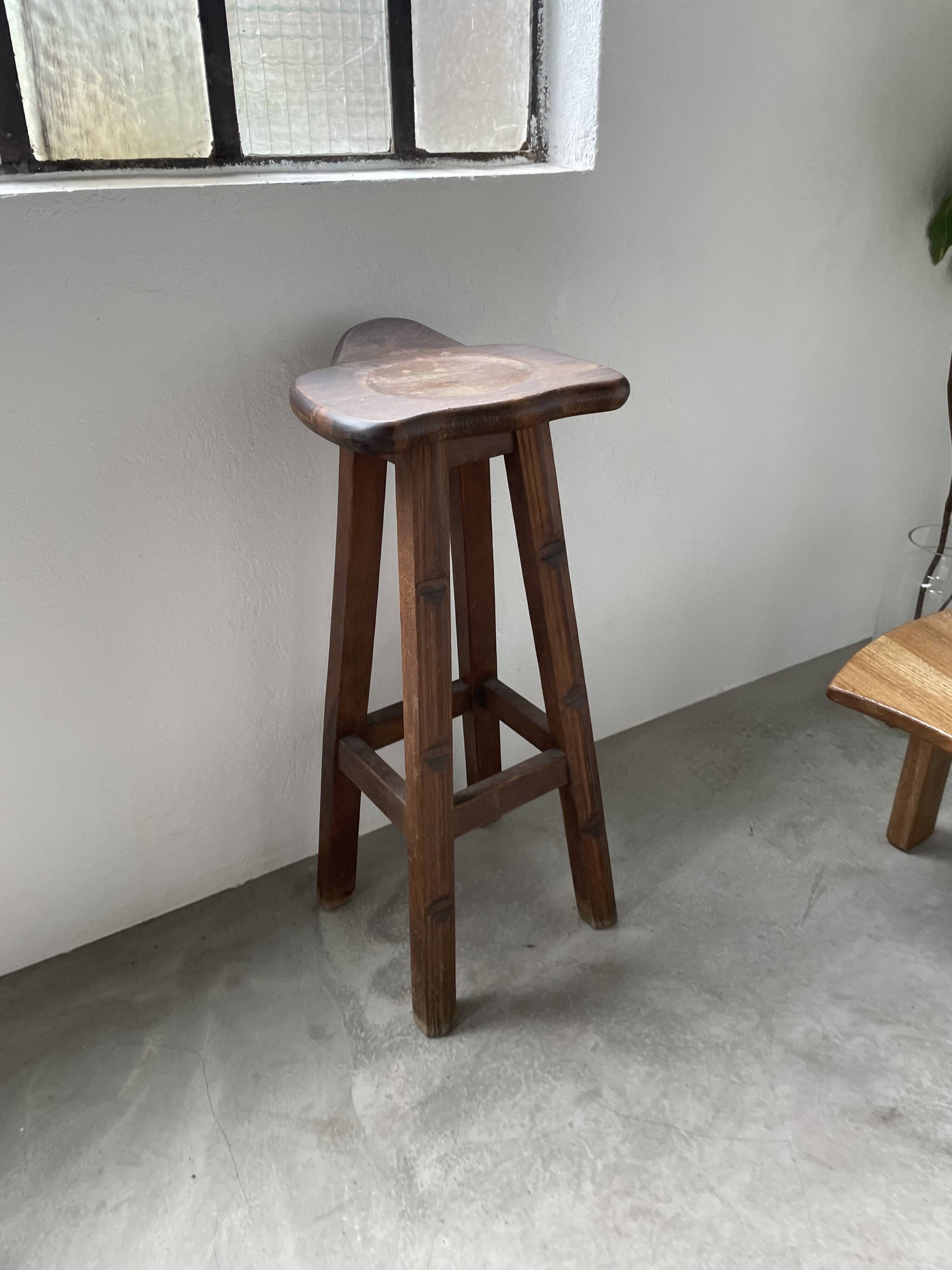Tabouret haut brutaliste