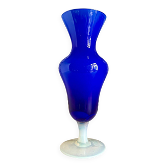 Vase en opaline bleue et blanche