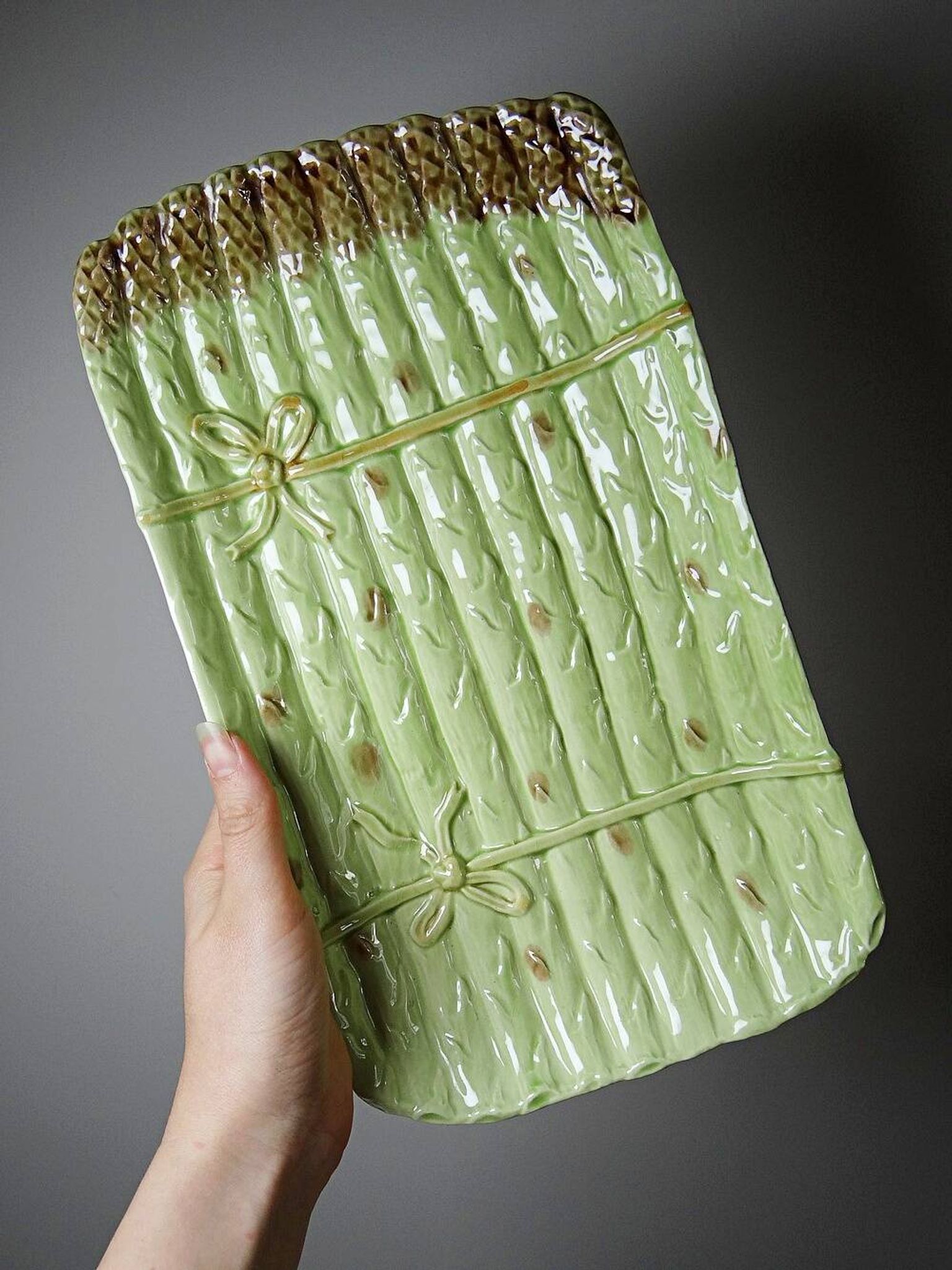Asparagus service in earthenware, trompe-l'œil decoration, vintage 1970s-1980s.