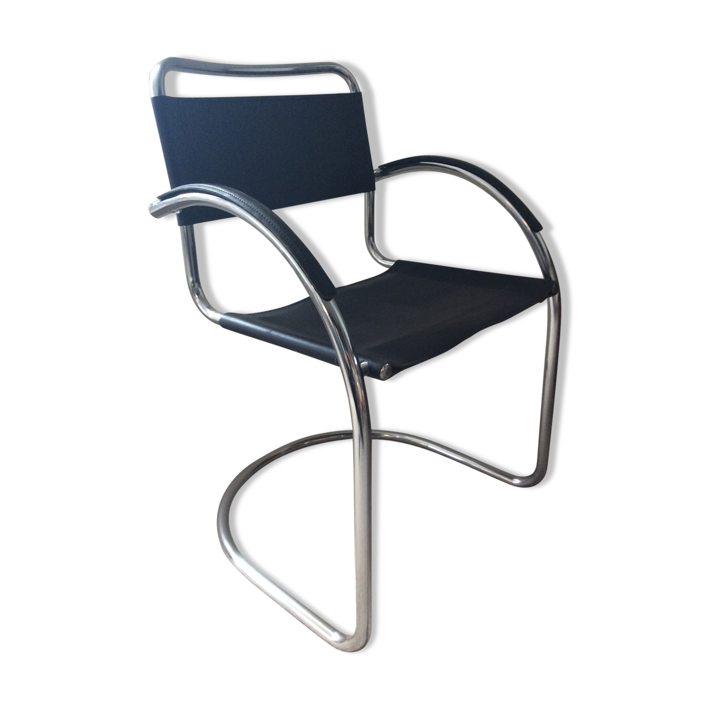 Chaise cantilever Italy des années 70 en cuir noir