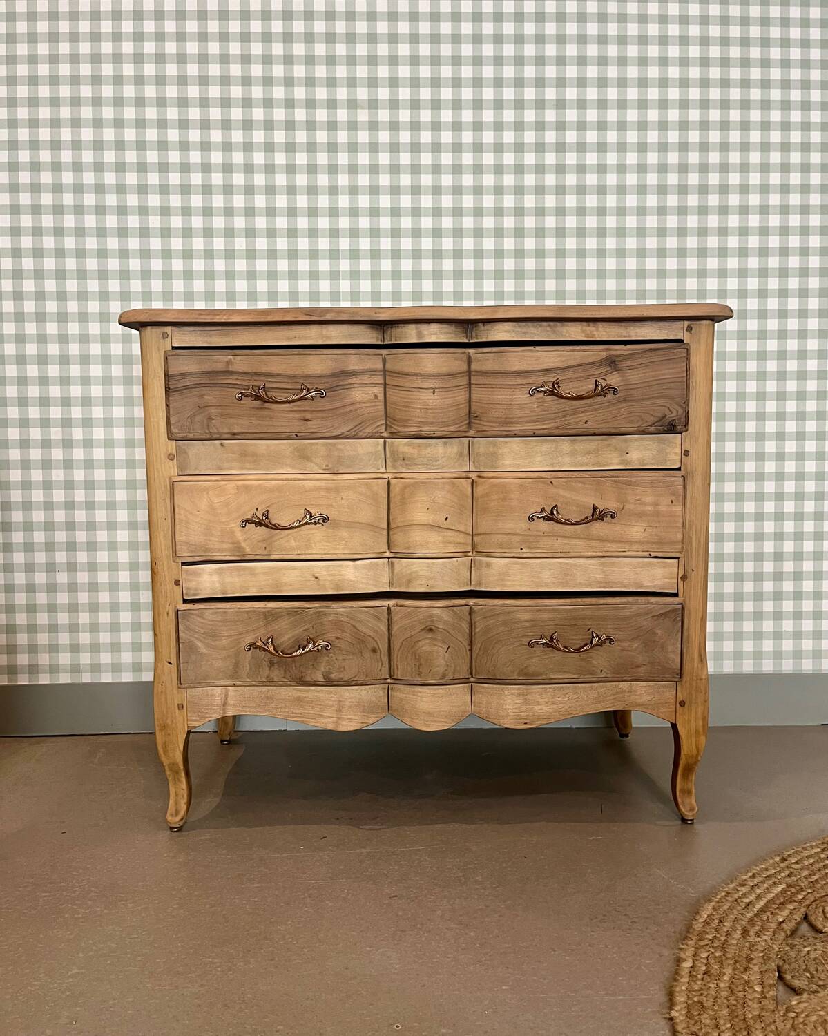 Shabby chic chest of drawers