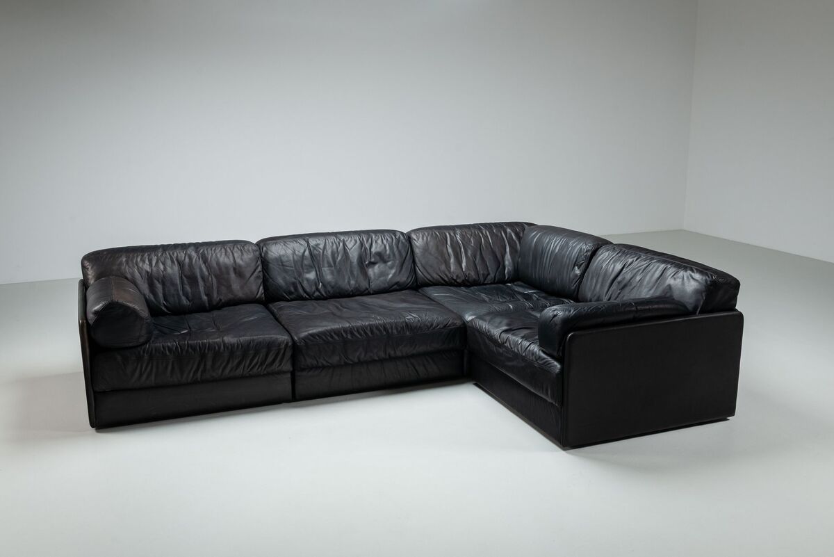 Canapé modulaire De Sede modèle DS76 en cuir noir, Suisse, 1970.