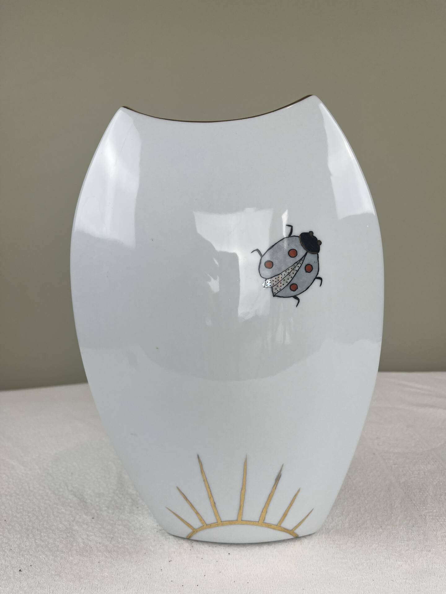 Vase en porcelaine peint à la main